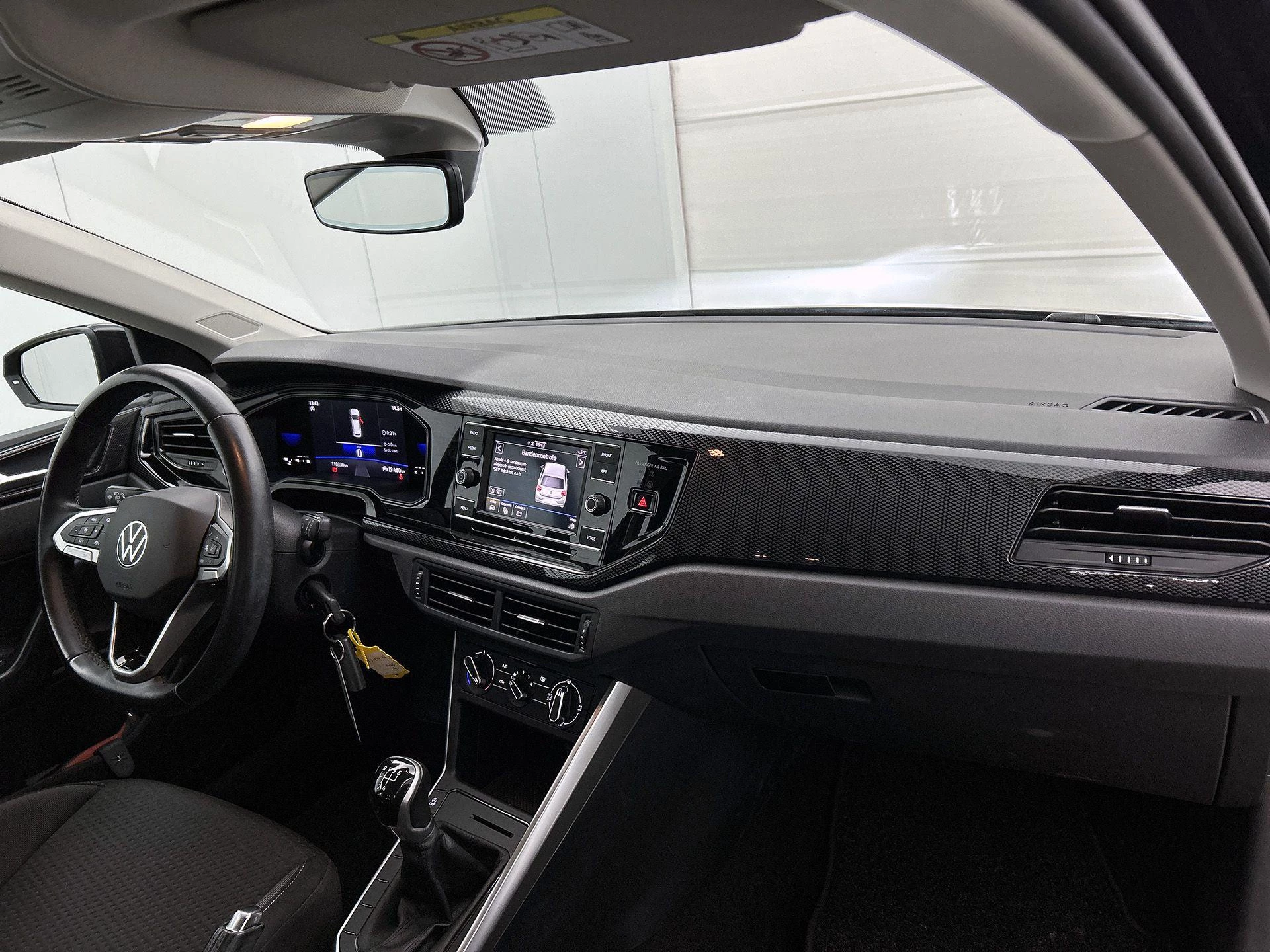 Volkswagen-Polo-image-17