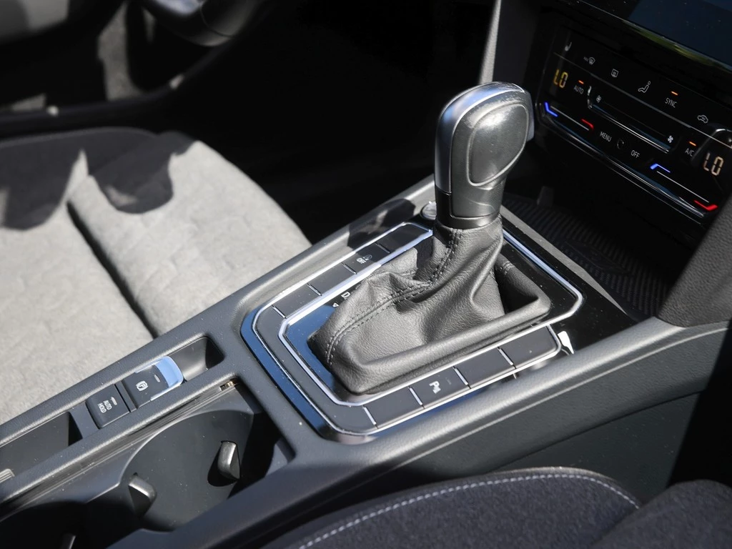 Volkswagen Passat Variant 2,0 TDI DSG Business,LED,Kamera,ACC ALU 17",Sitzheizung,App Connect,Park-Pilot