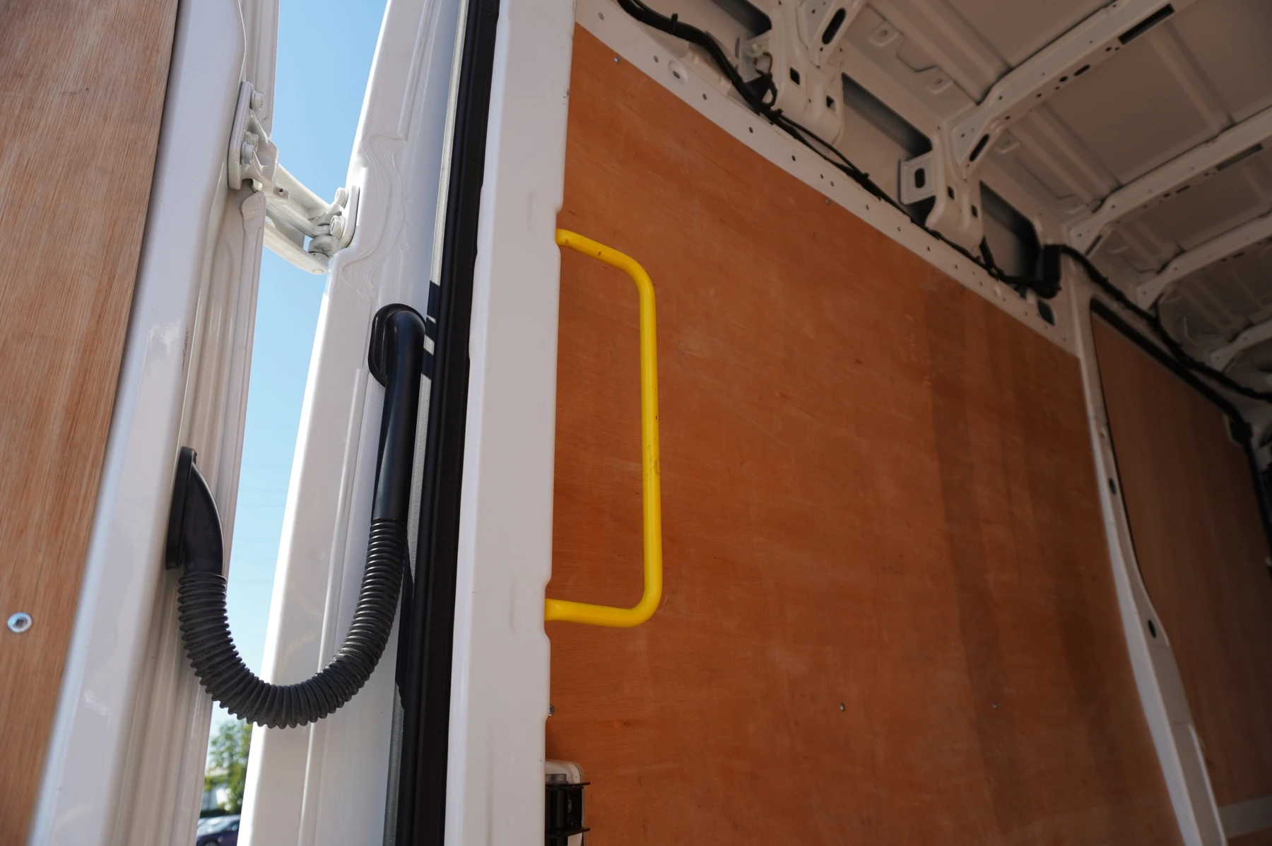 Volkswagen-Crafter-image-13