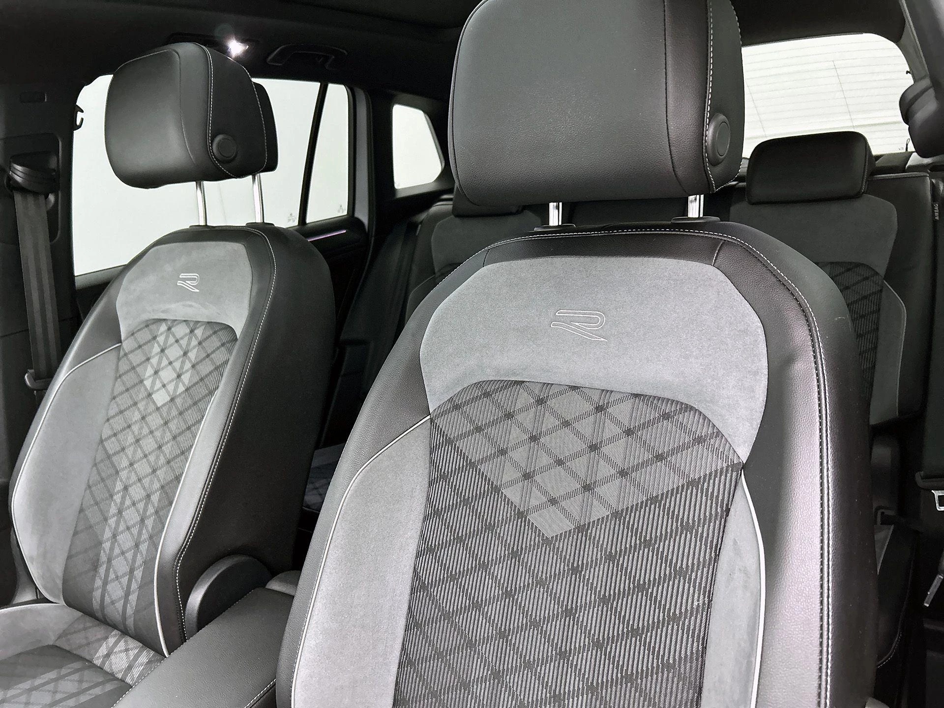 Volkswagen-Tiguan-image-11