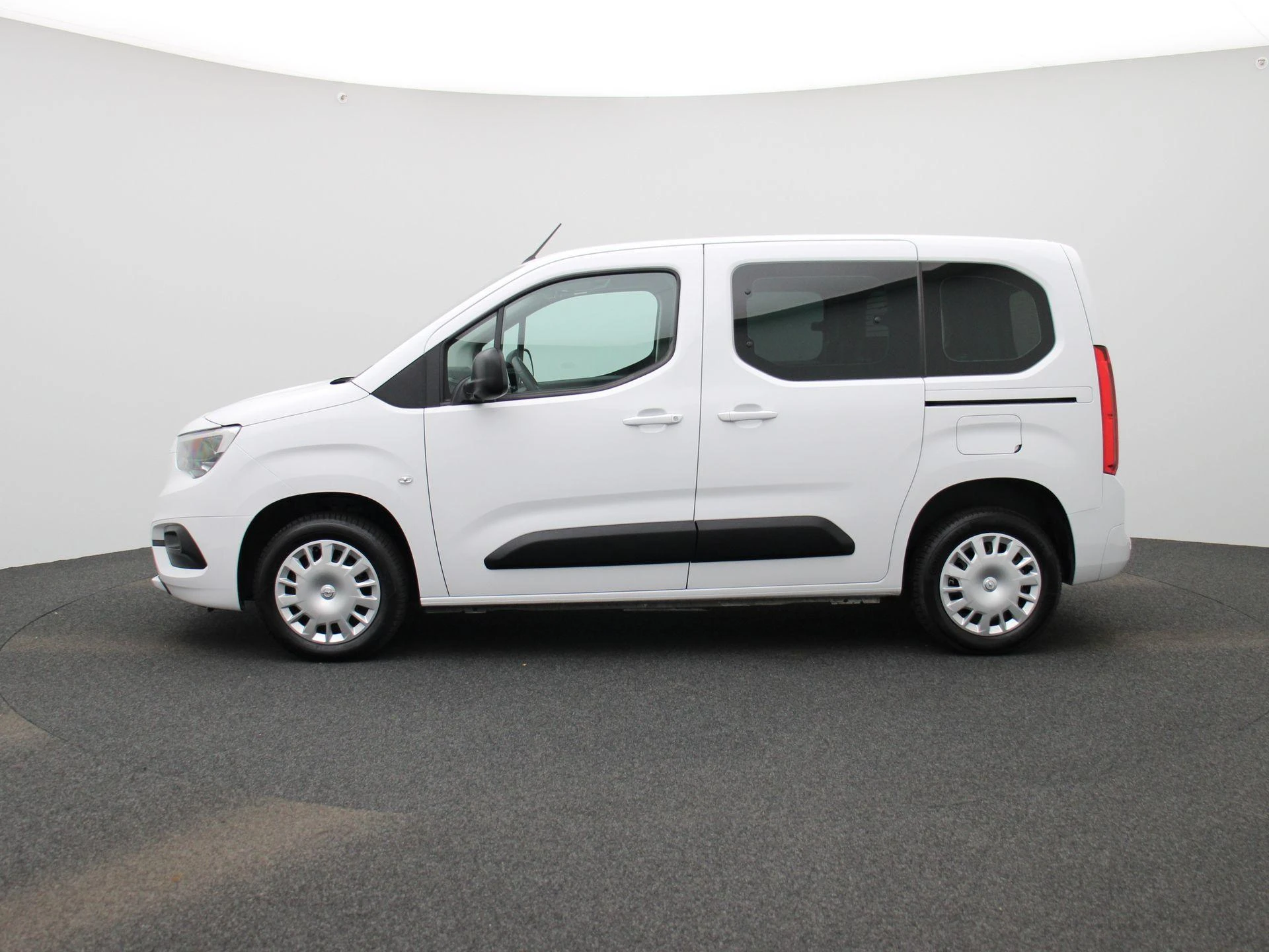 Opel-Combo Life-image-3