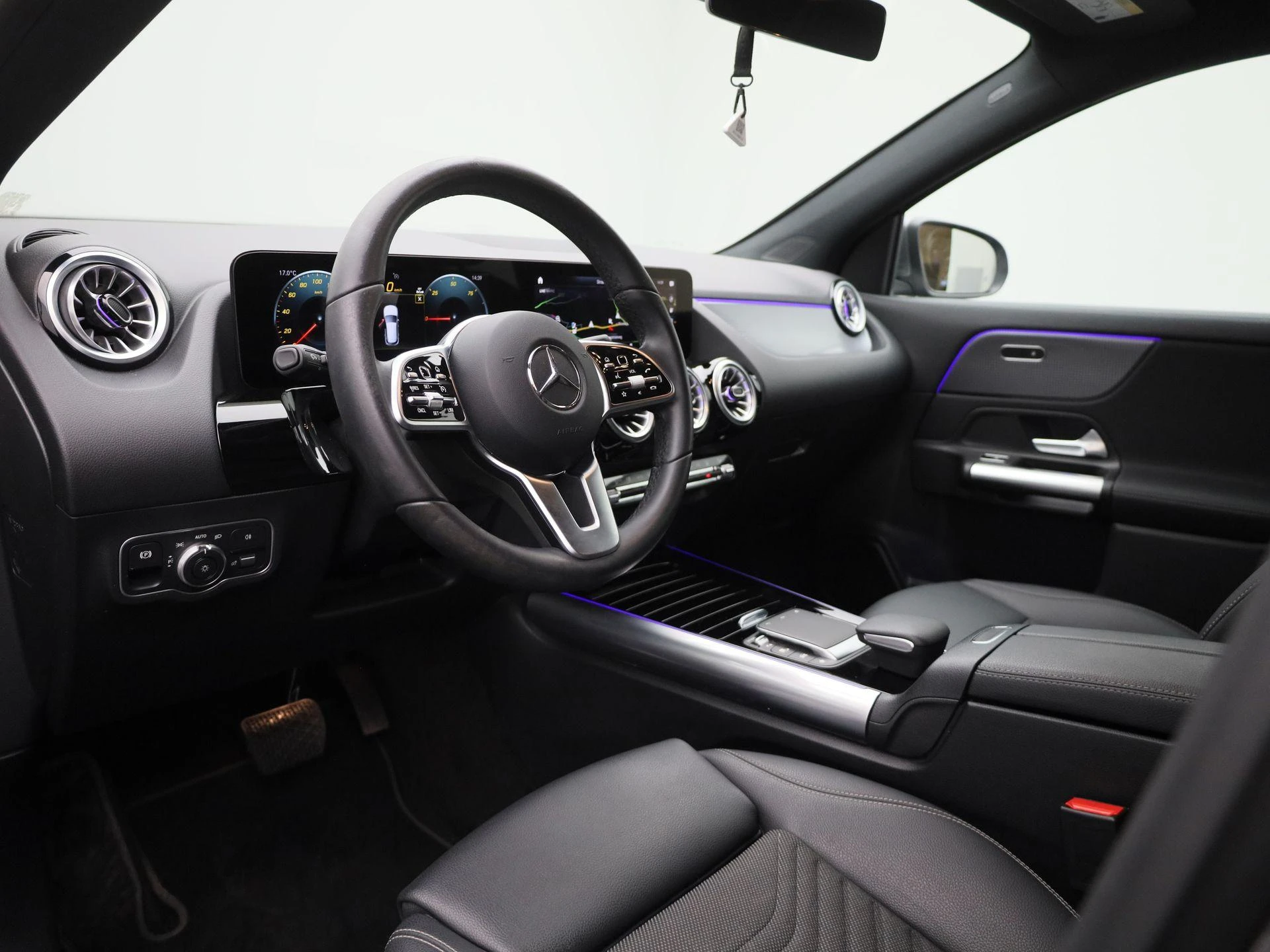 Mercedes-Benz-EQA-image-33