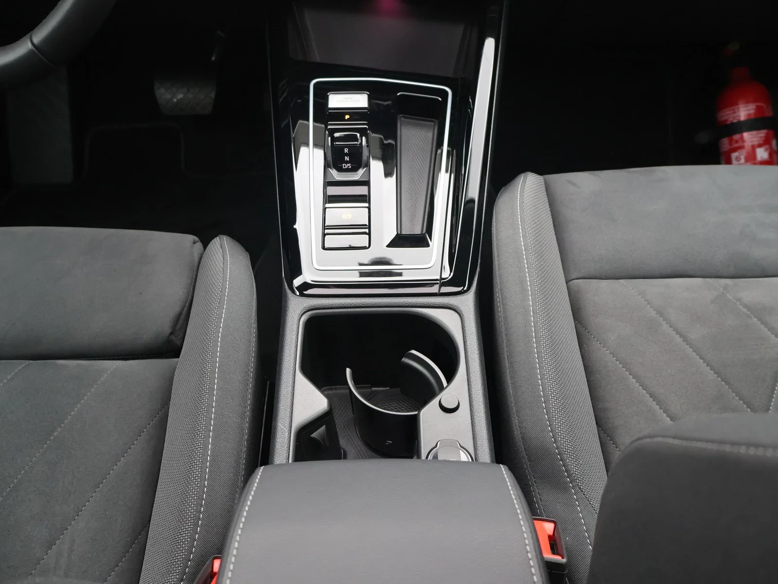 Volkswagen-Golf-image-16