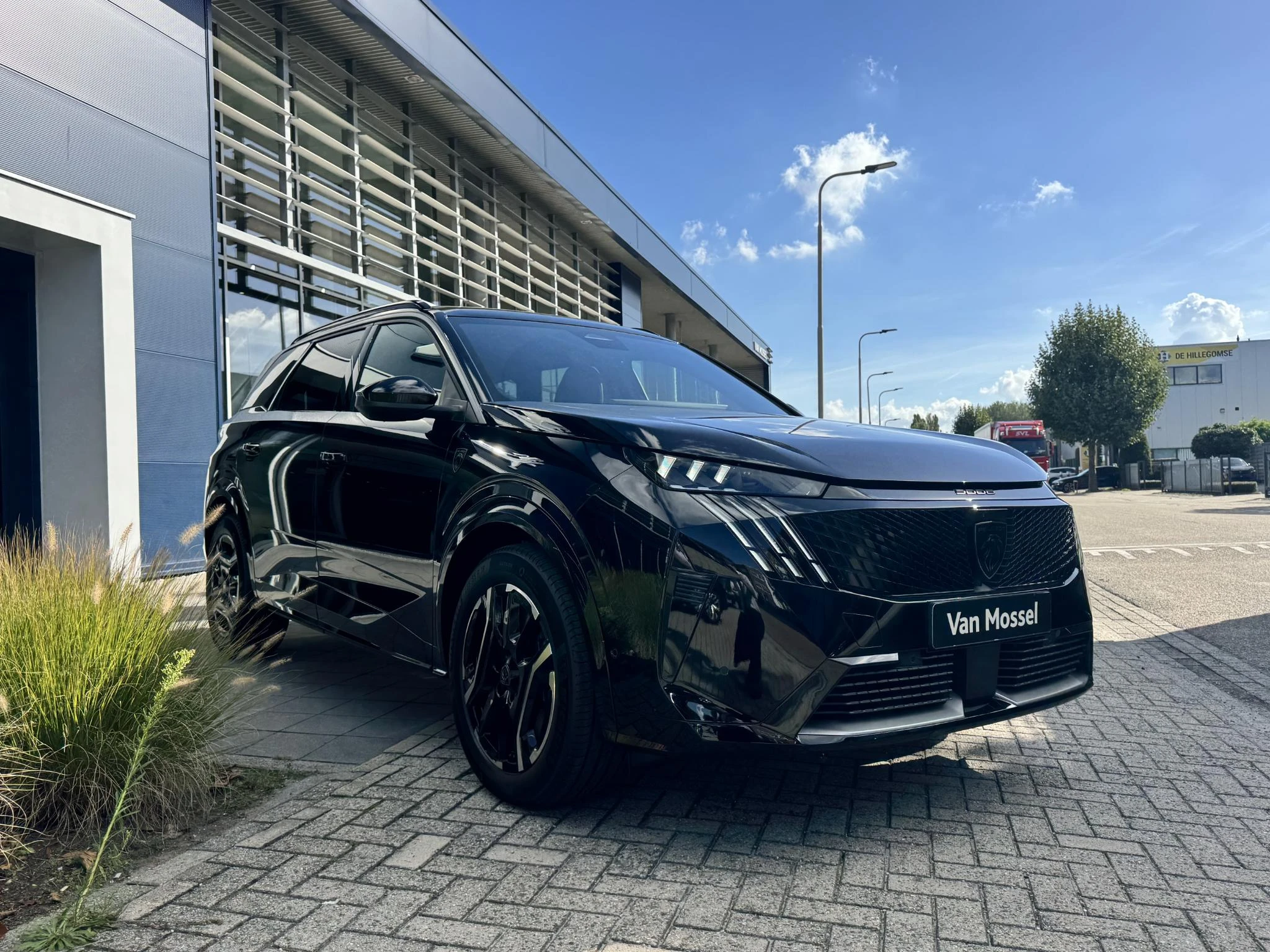 Peugeot-e-5008-image-2