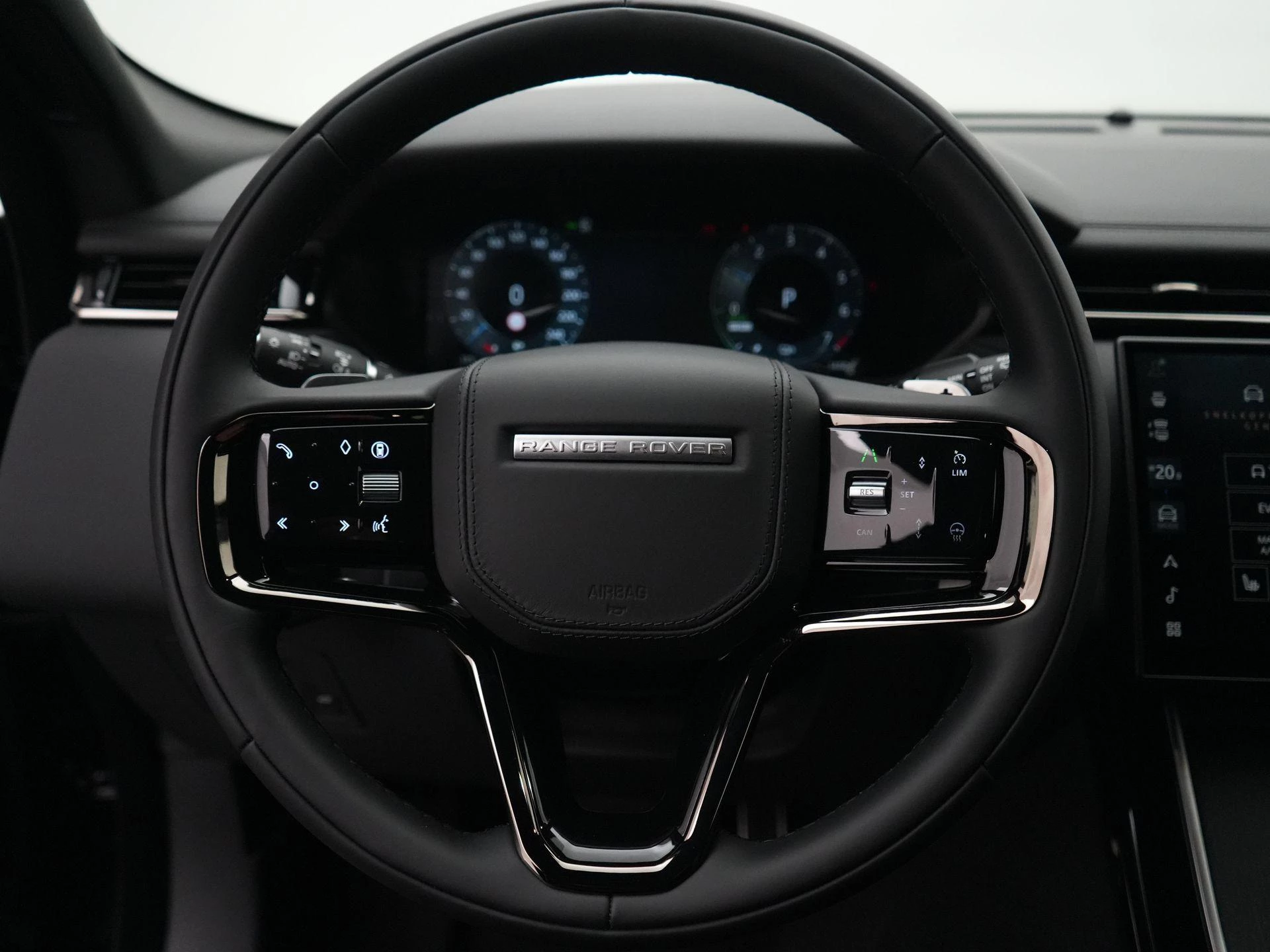 Land Rover-Range Rover Velar-image-9