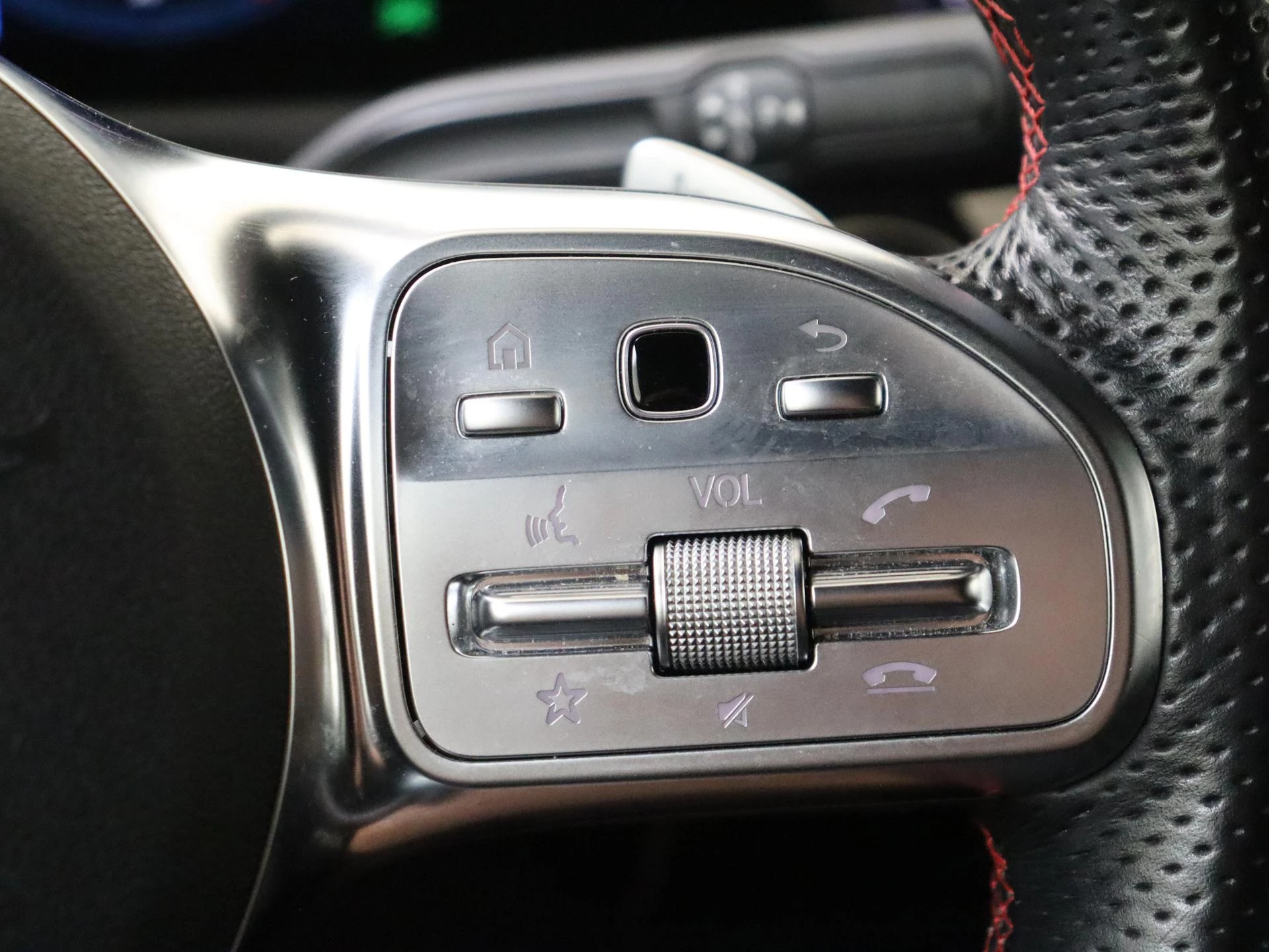 Mercedes-Benz-CLA-image-13