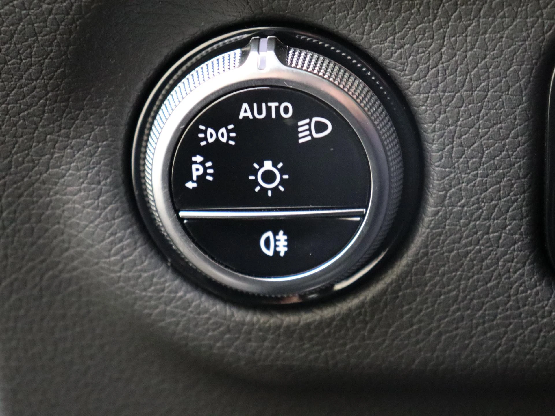 Mercedes-Benz-EQE-image-24