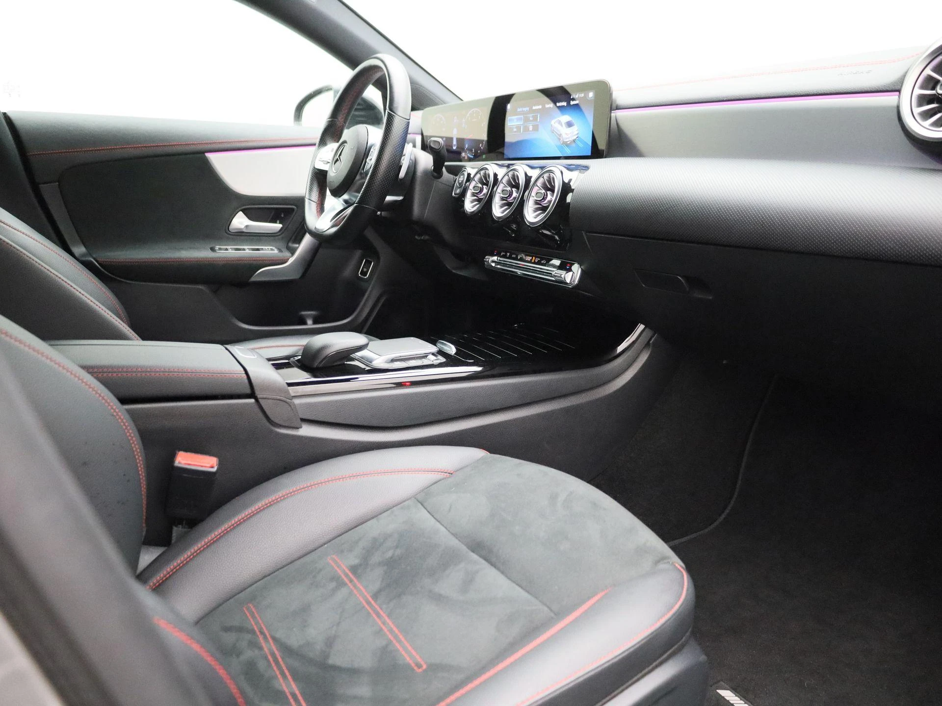 Mercedes-Benz-CLA-image-36