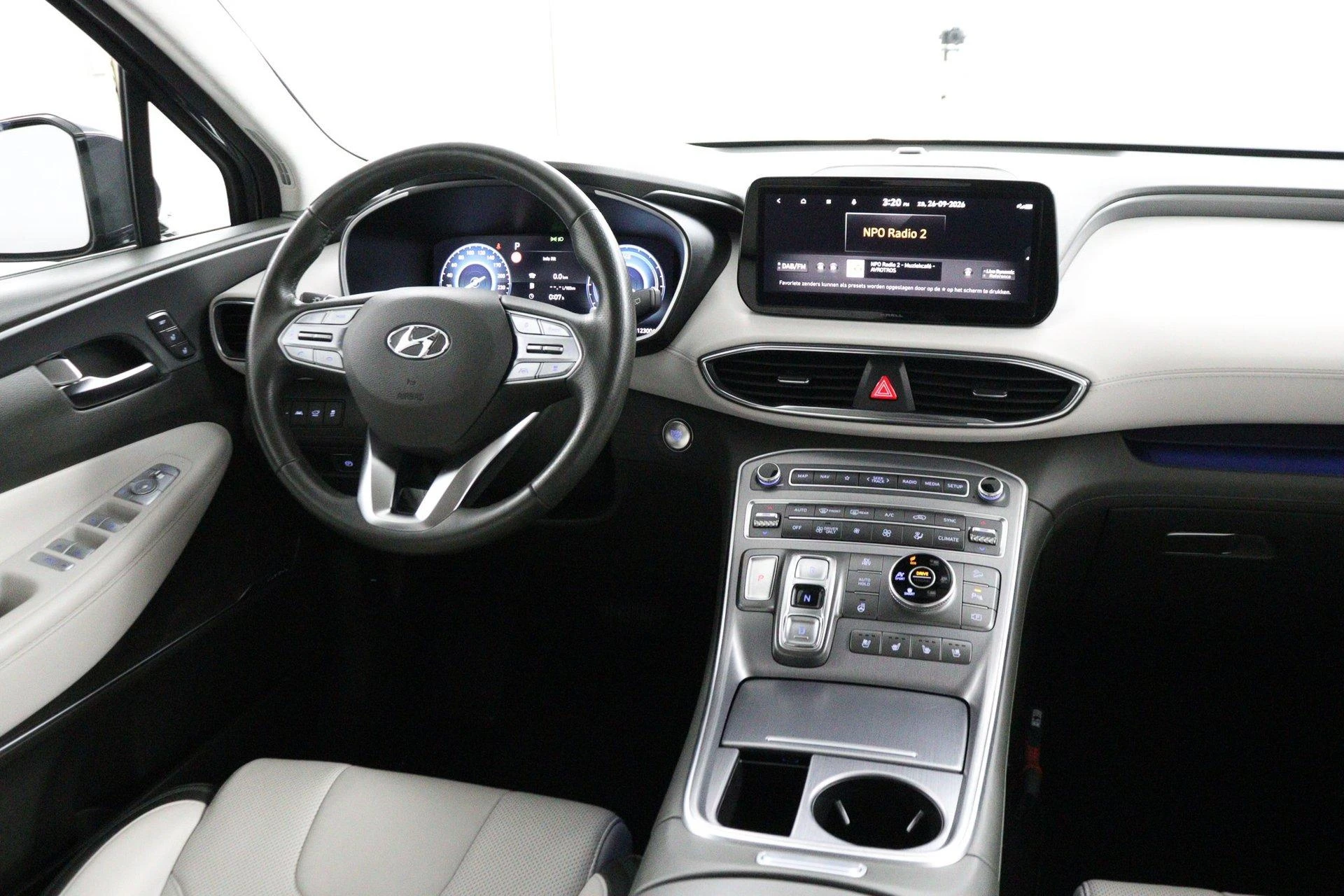Hyundai-Santa Fe-image-75