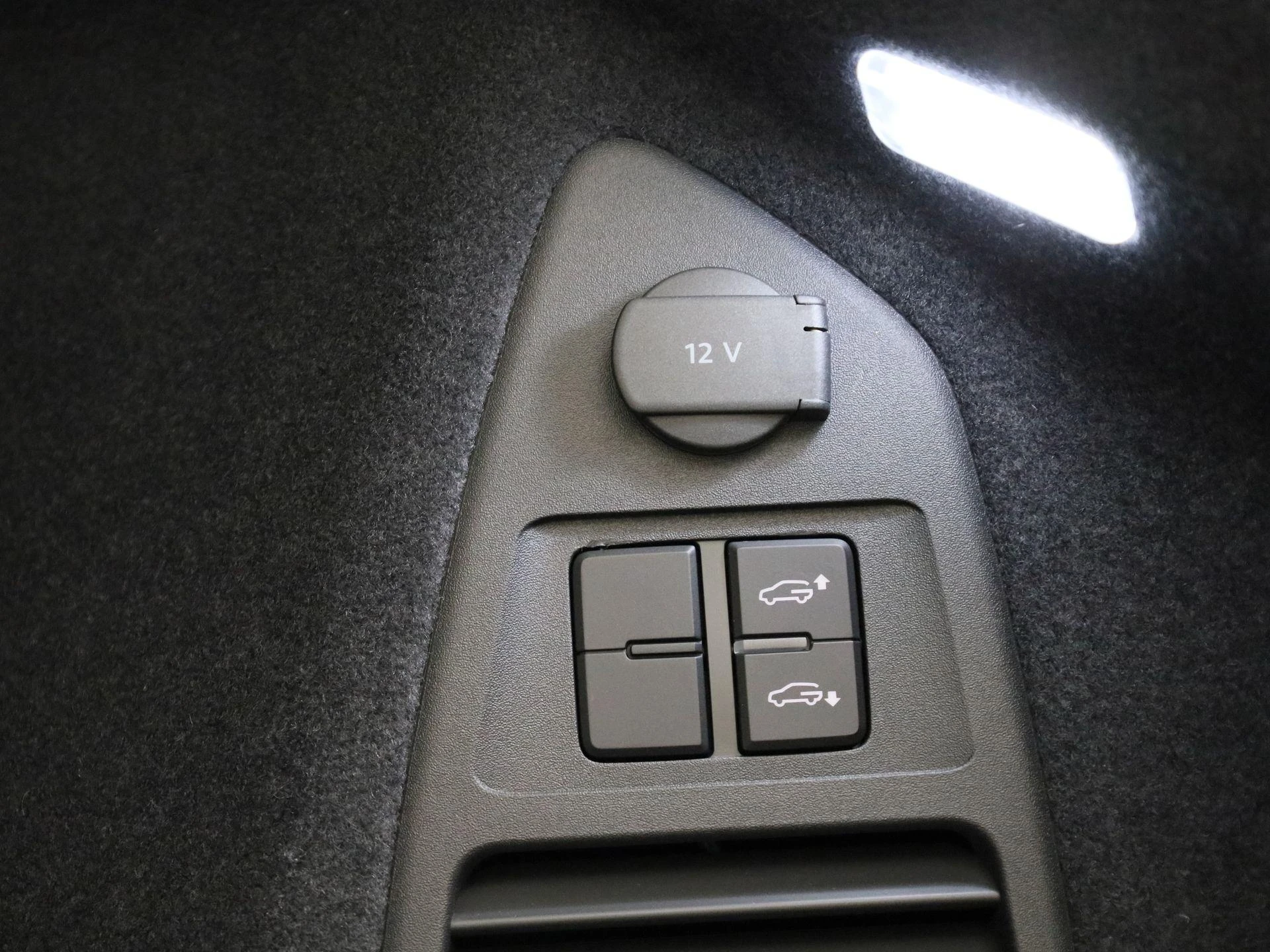 Volkswagen-Touareg-image-14