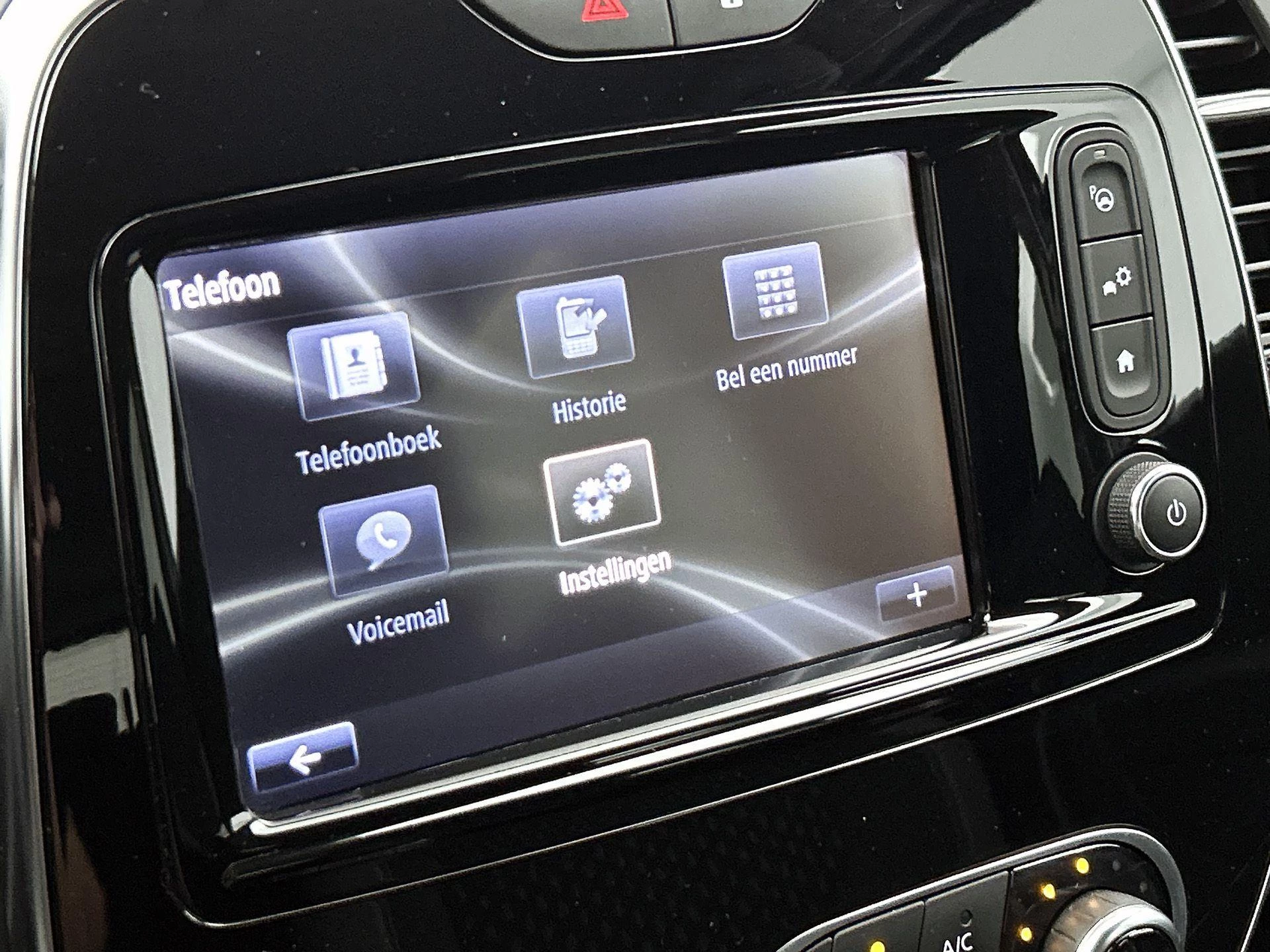 Renault-Captur-image-16