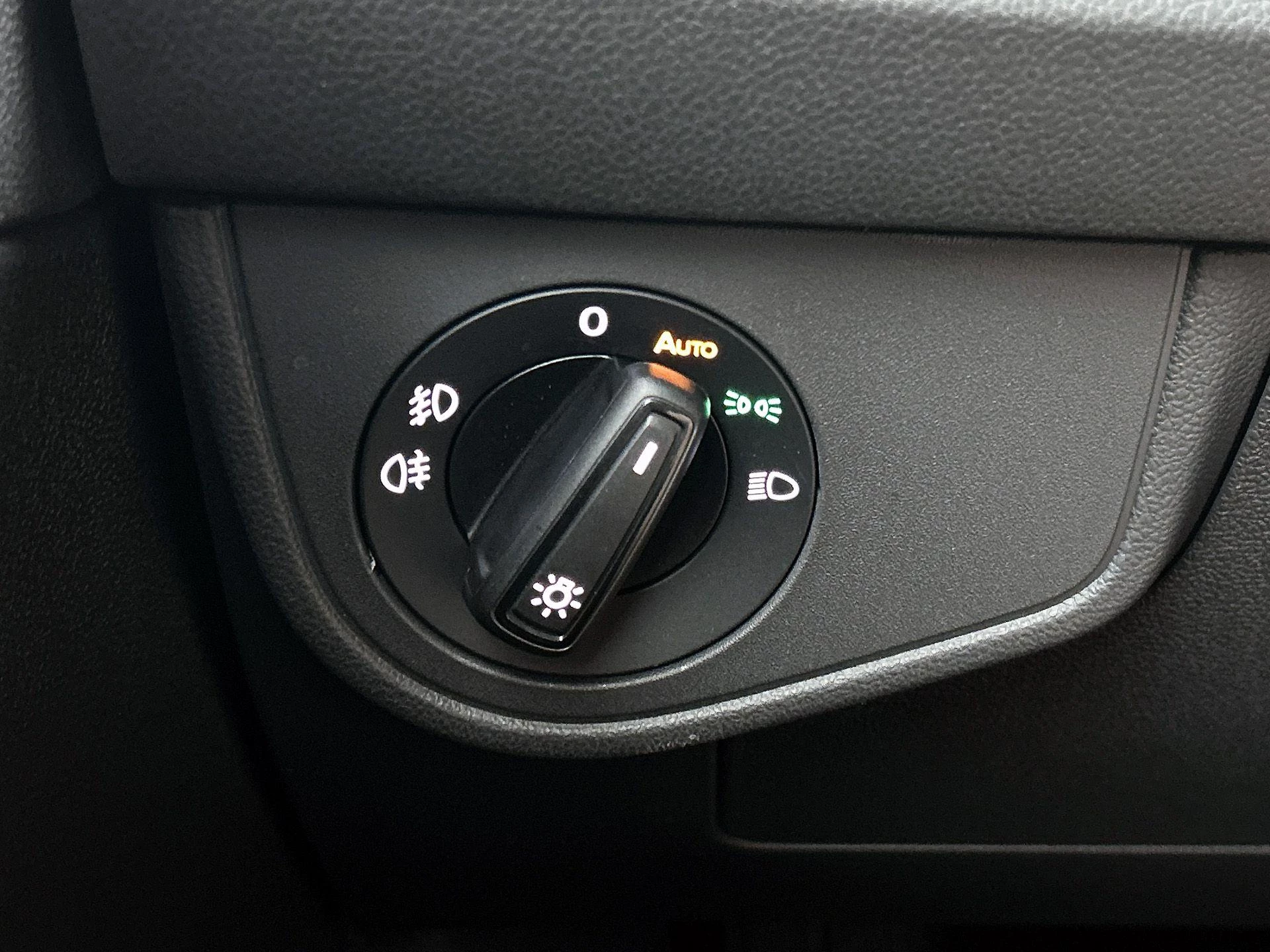 Volkswagen-Polo-image-28