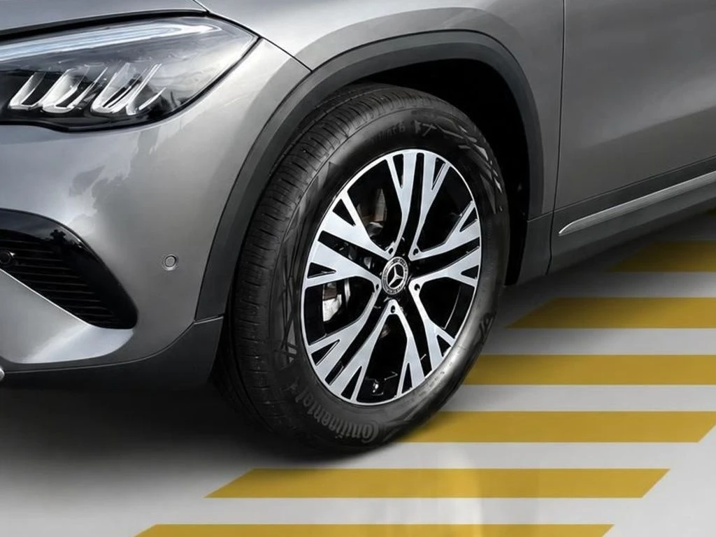 Mercedes-Benz-GLA 200 d-image-5