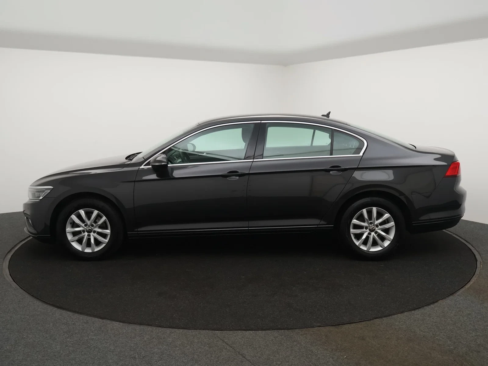 Volkswagen-Passat-image-26