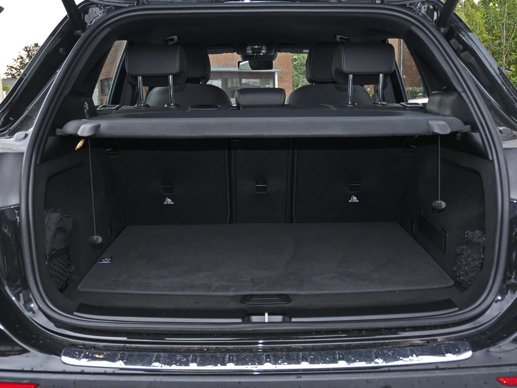 Mercedes-Benz-GLA 200 d-image-14