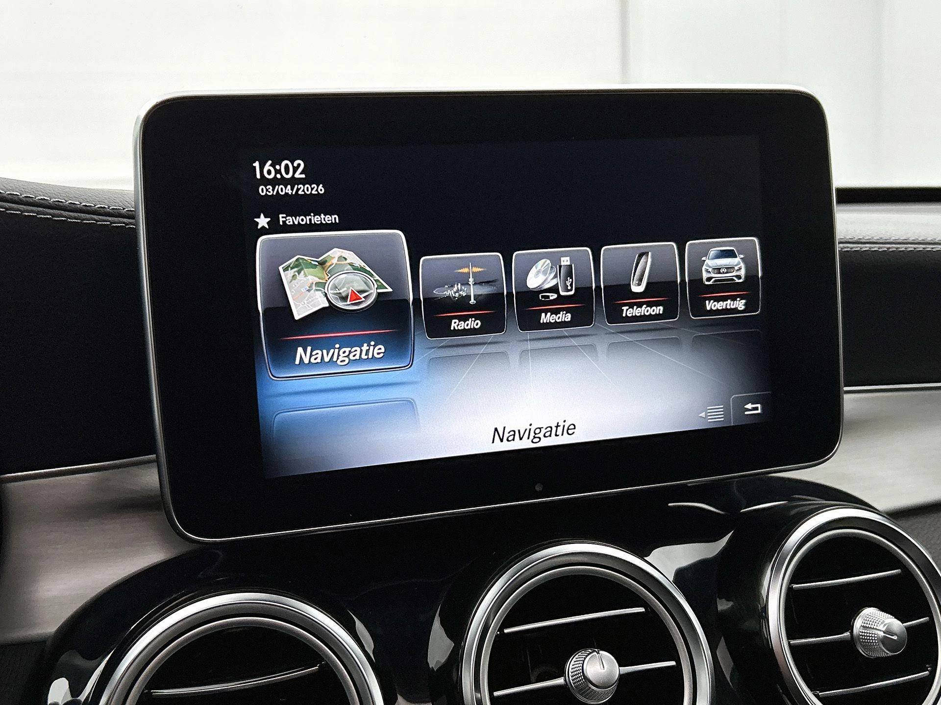 Mercedes-Benz-GLC-image-43