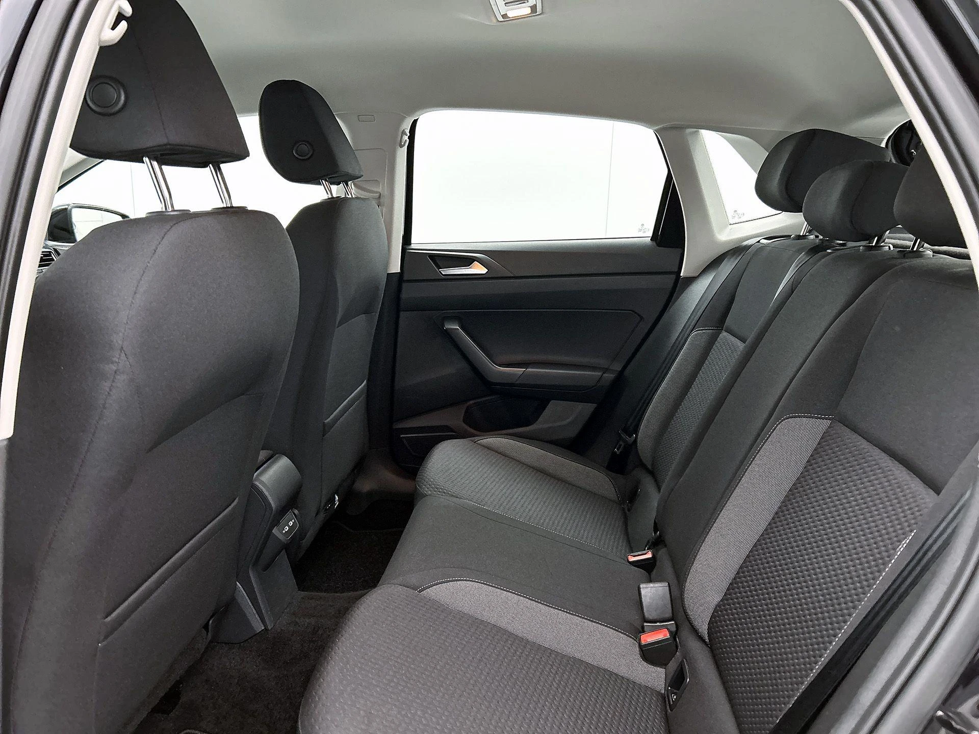 Volkswagen-Polo-image-26