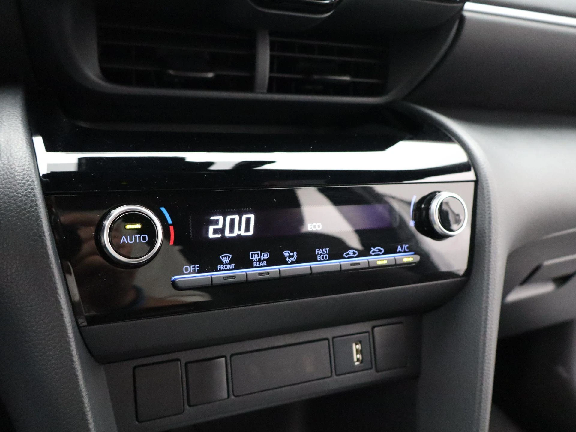 Toyota-Yaris Cross-image-20