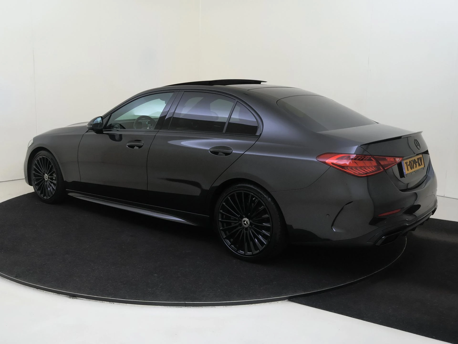 Mercedes-Benz-C-Klasse-image-2