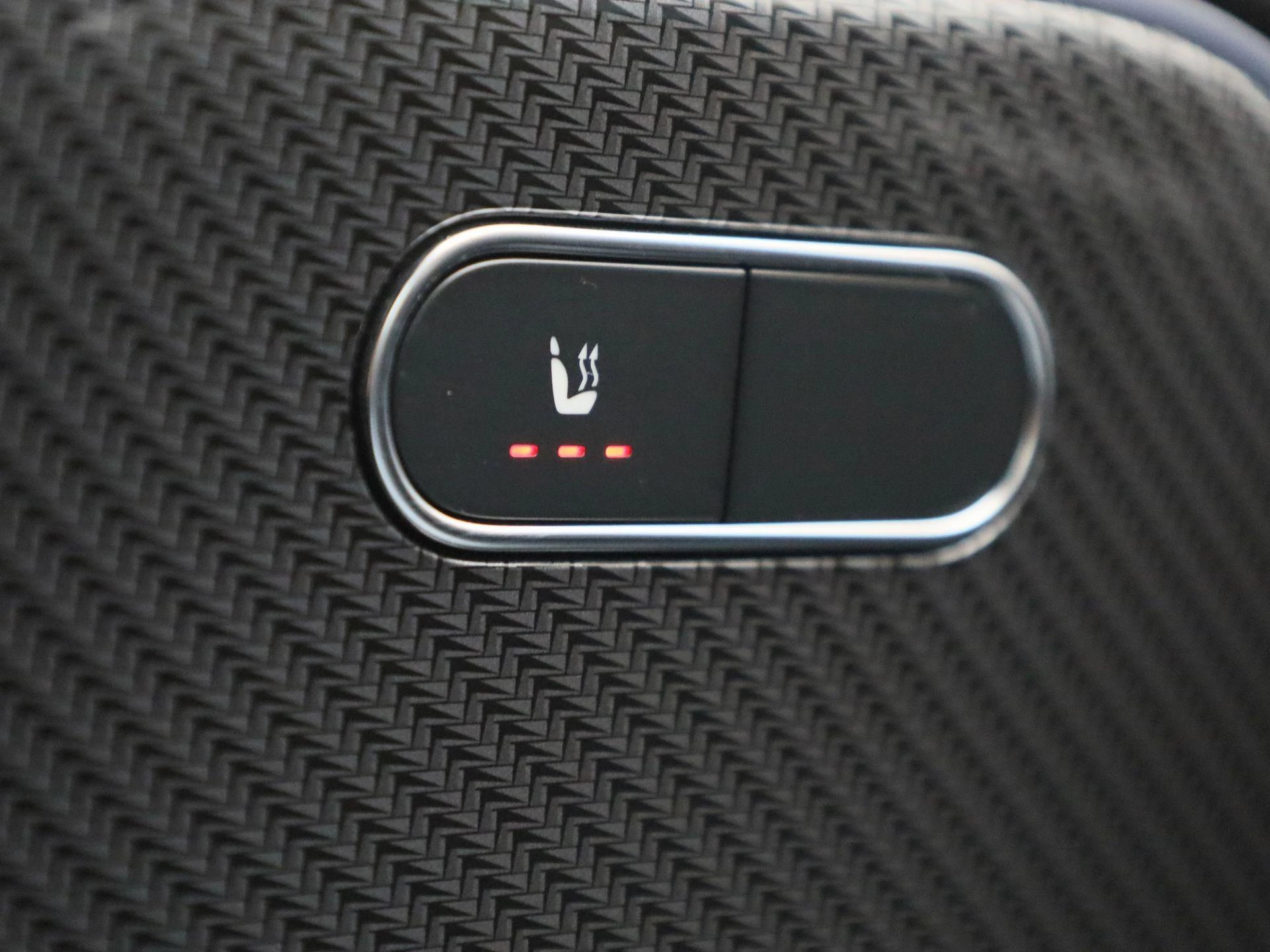 Mercedes-Benz-GLA-image-31