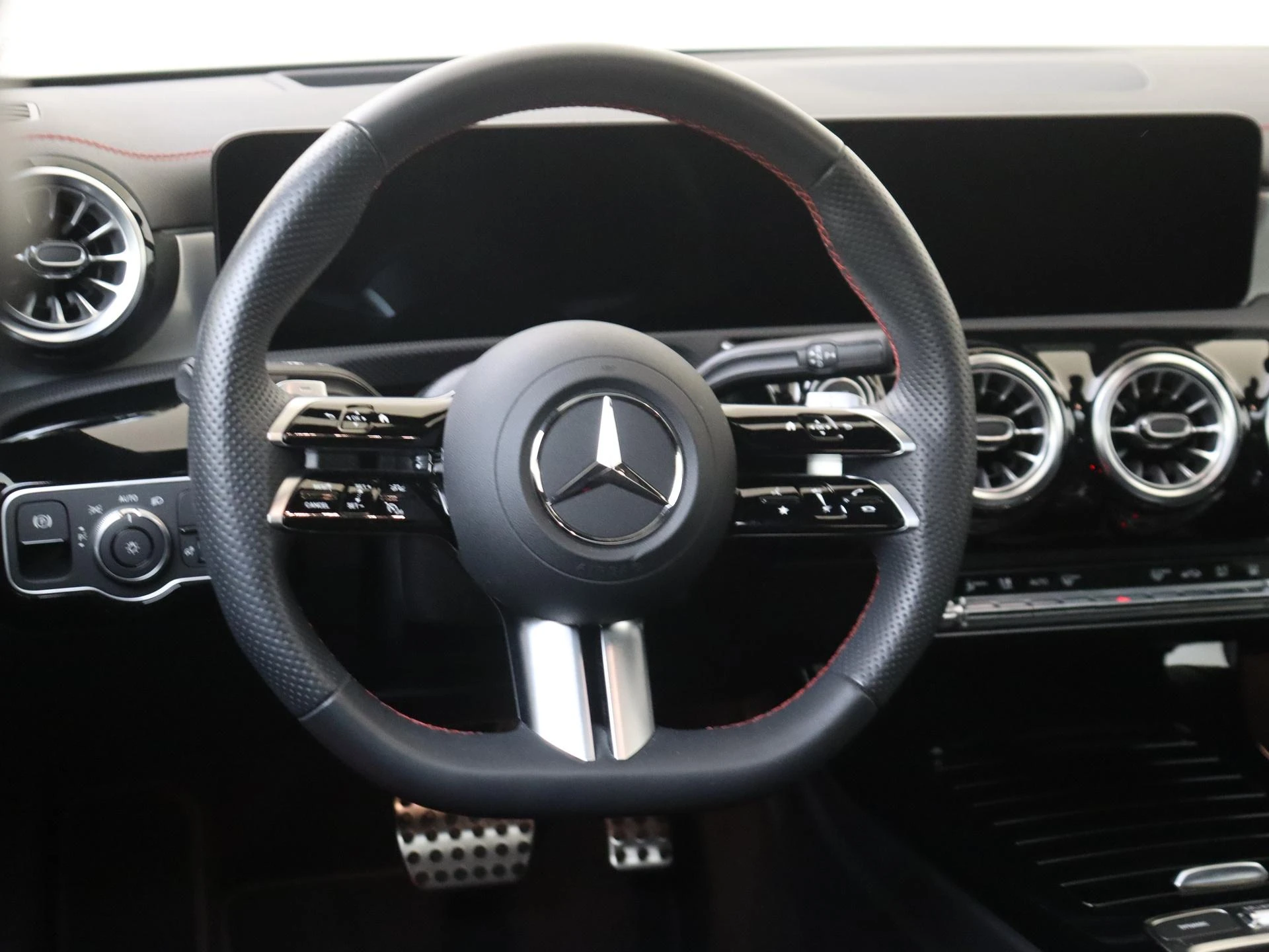 Mercedes-Benz-CLA-image-9