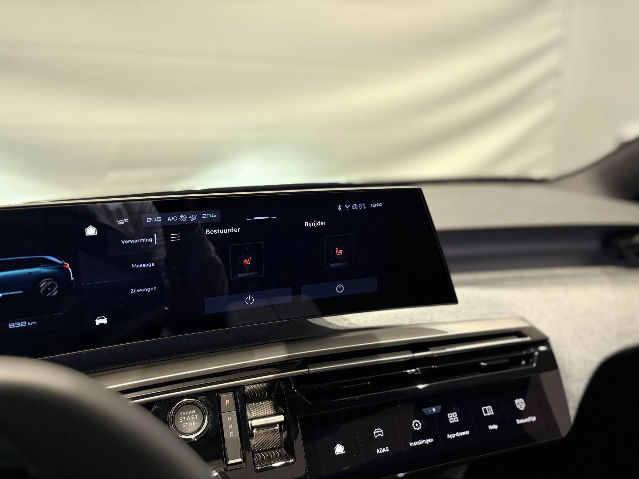Peugeot-e-5008-image-35
