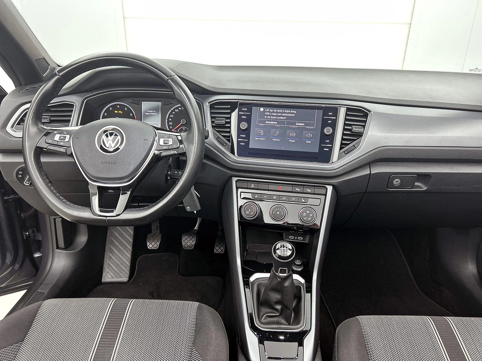 Volkswagen-T-Roc-image-22