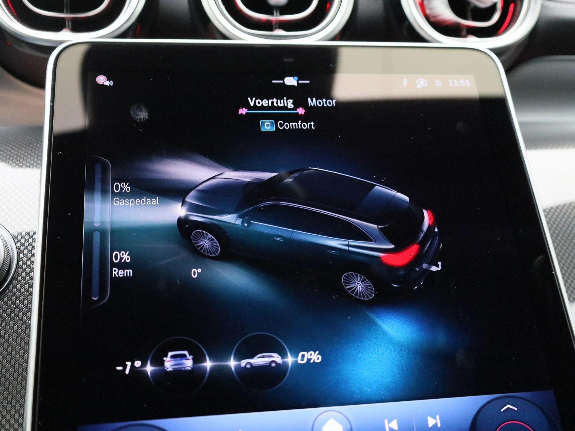 Mercedes-Benz-GLC-image-25