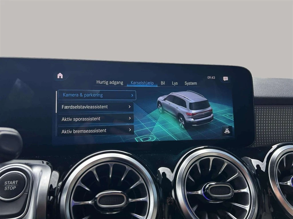 Mercedes-Benz-EQB-image-18