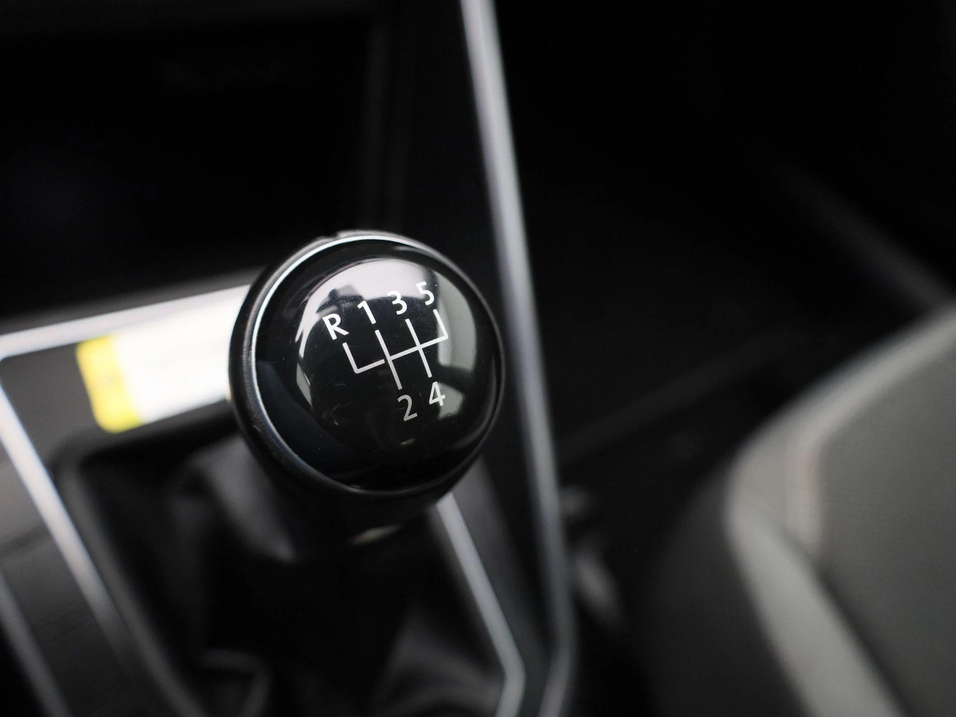 Volkswagen-Polo-image-24