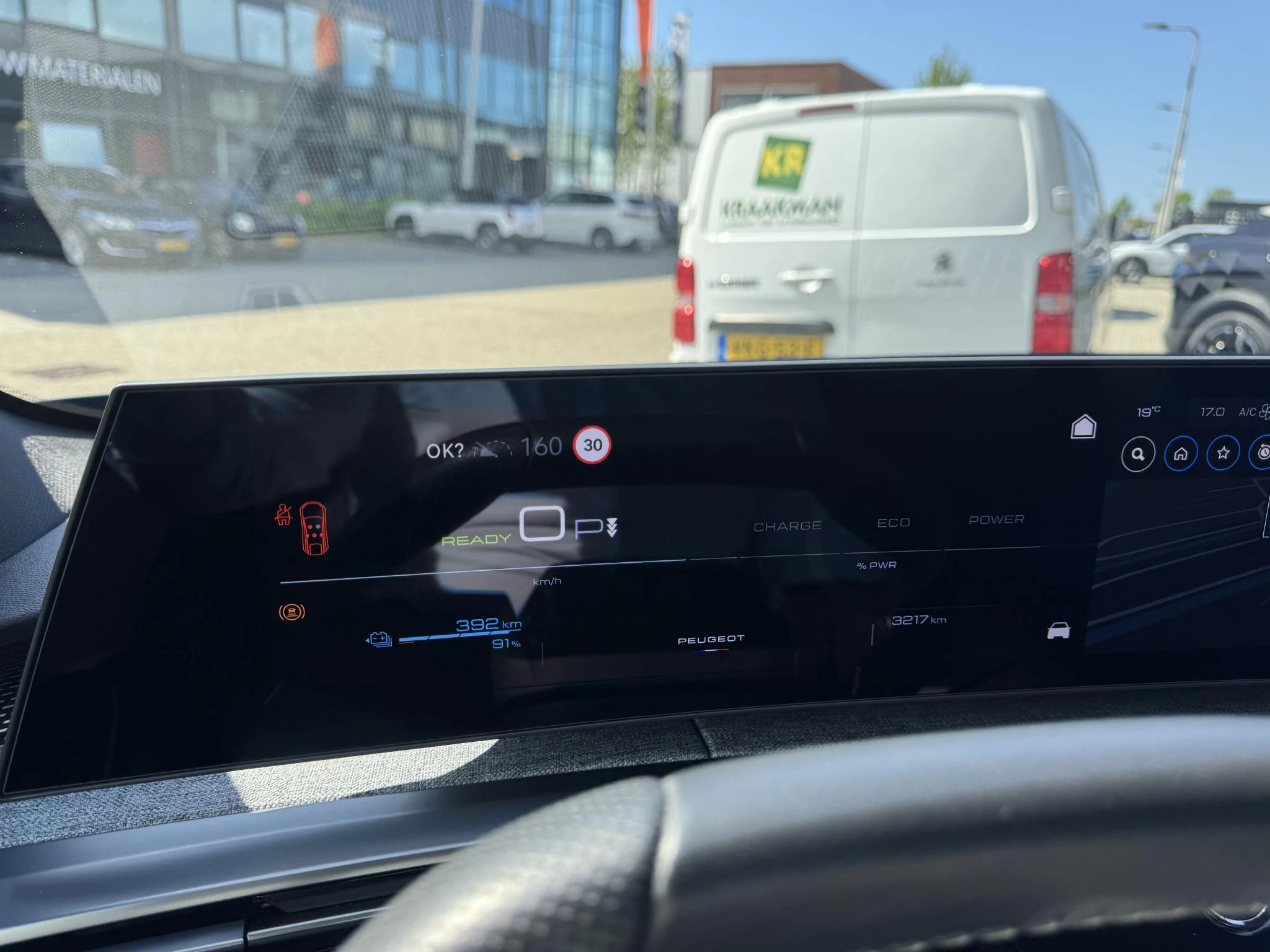 Peugeot-e-3008-image-18