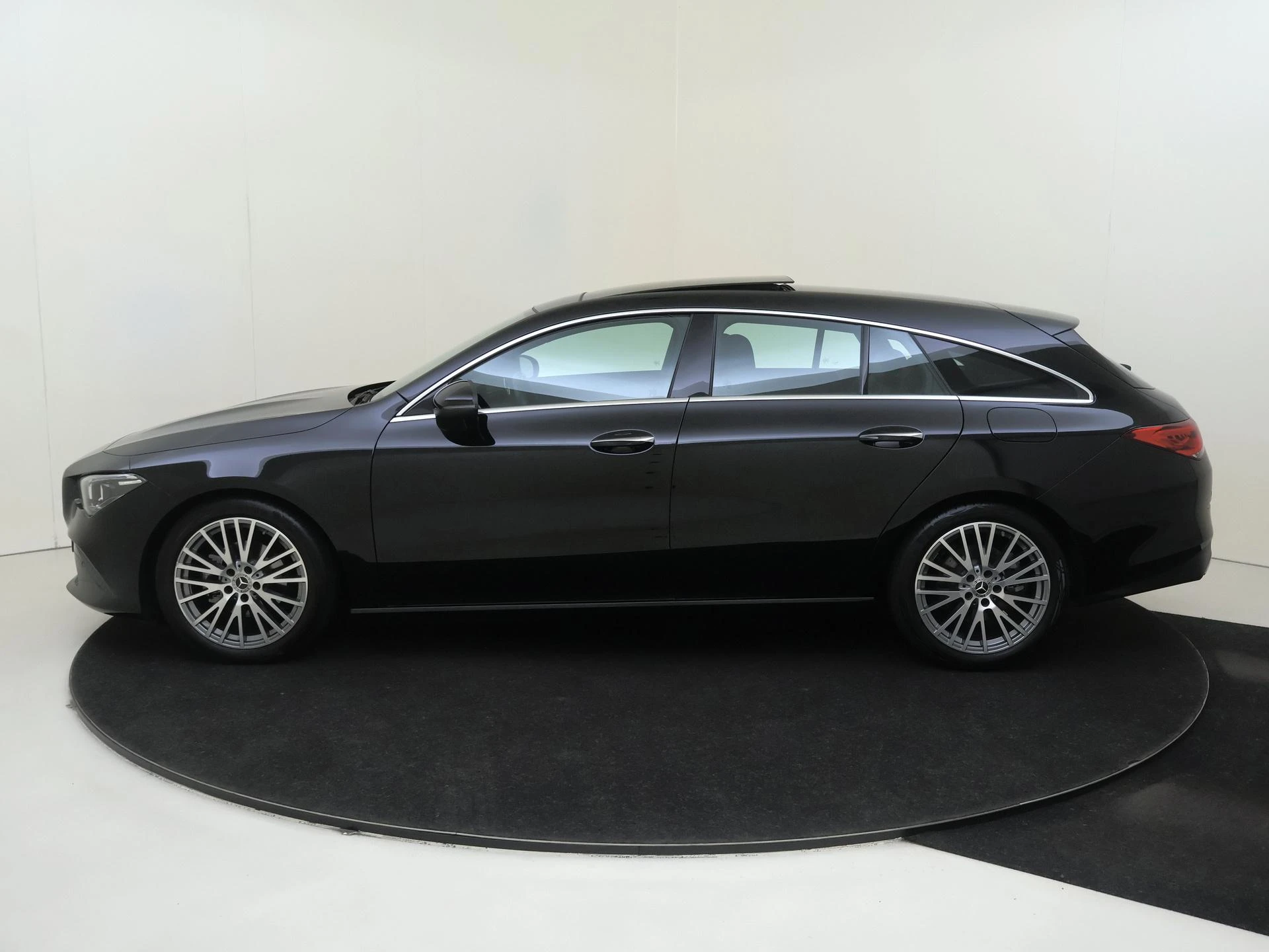 Mercedes-Benz-CLA-image-7