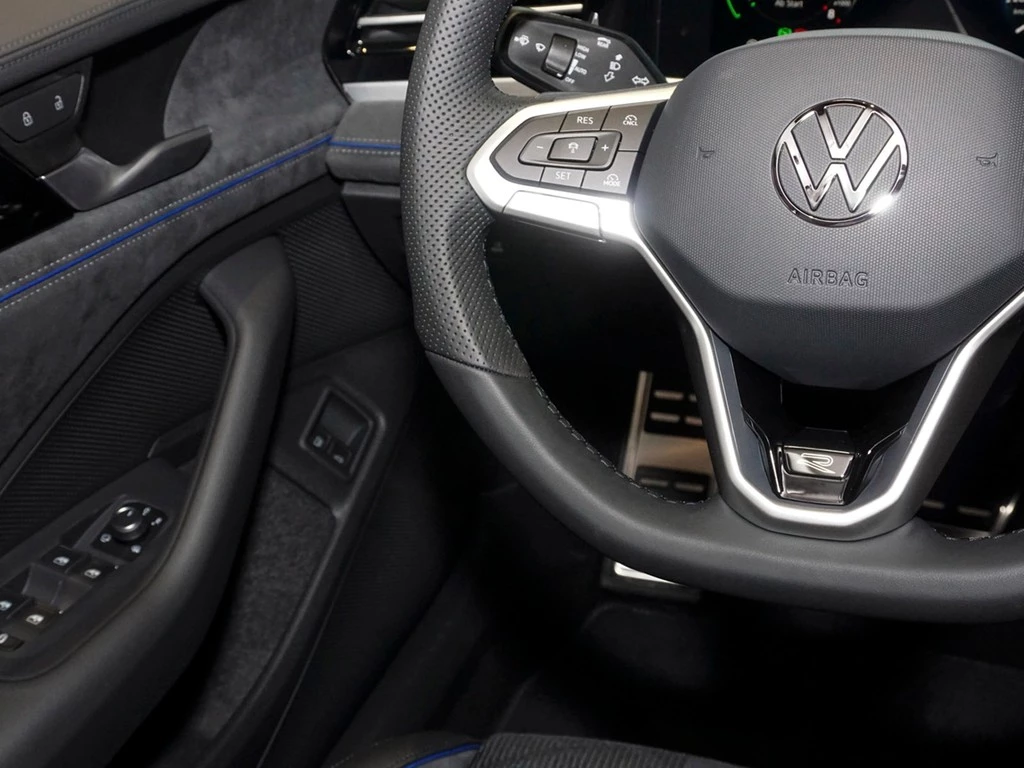 Volkswagen Passat Variant 1.5 eHybrid DSG R-Line Pano