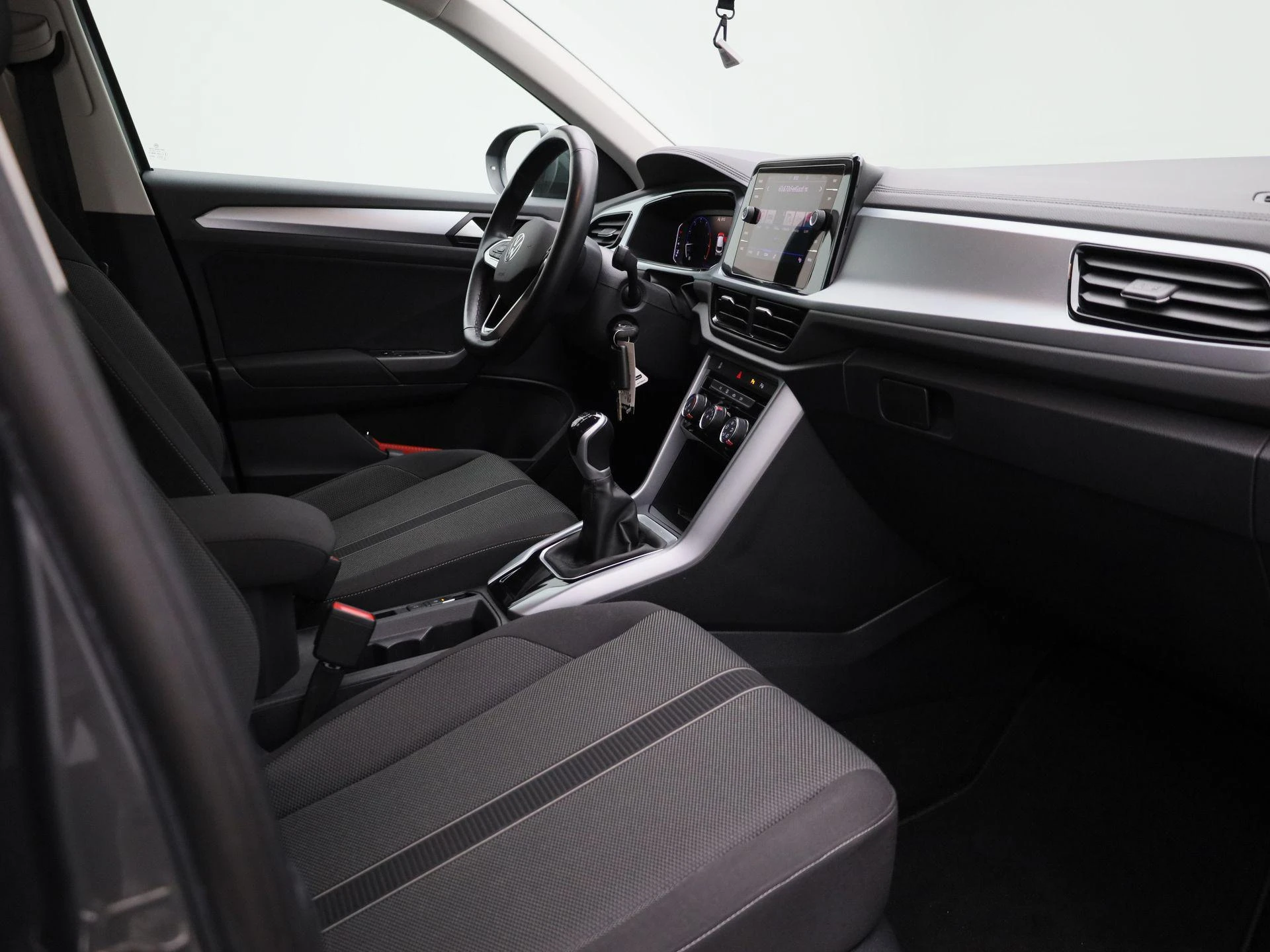 Volkswagen-T-Roc-image-28