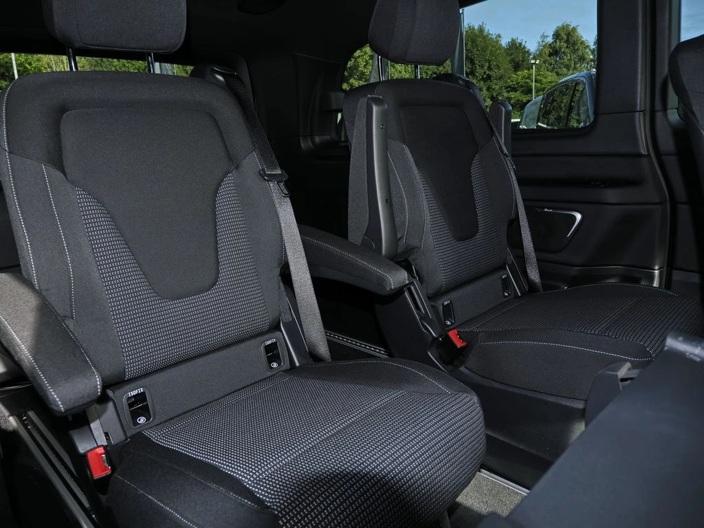 Mercedes-Benz-V-Klasse 300 d-image-12