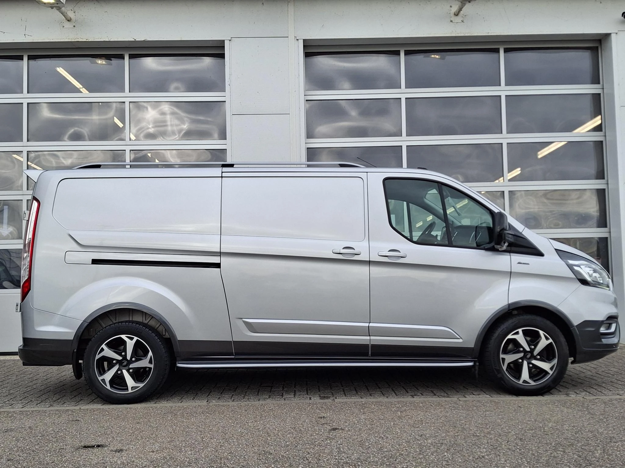 Ford-Transit Custom-image-3