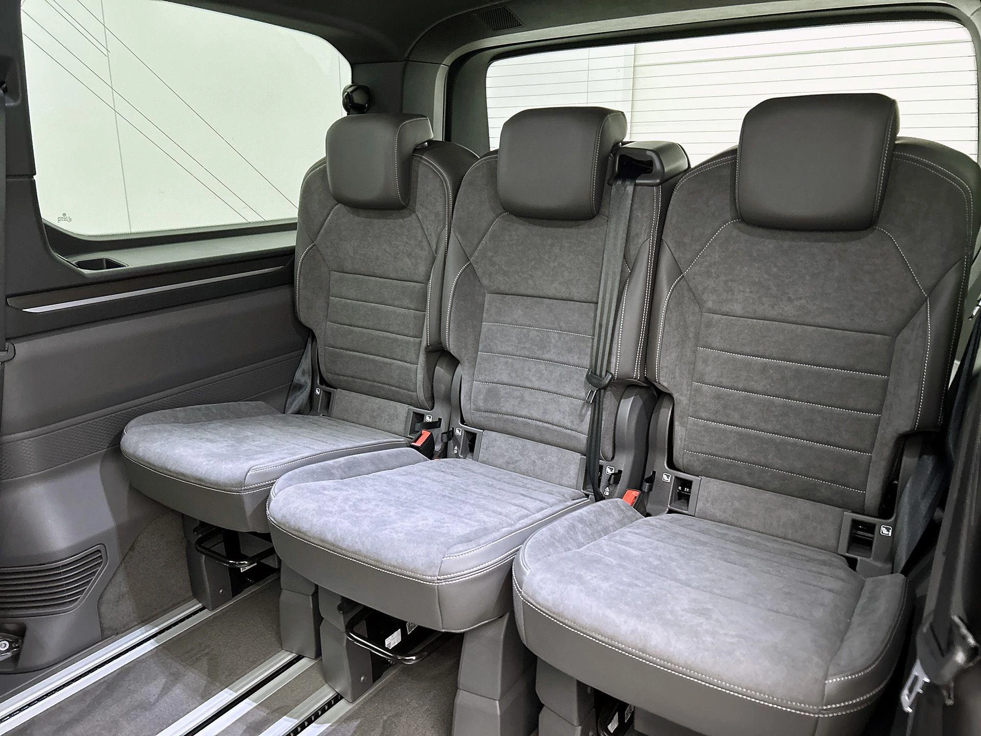 Volkswagen-Multivan-image-26