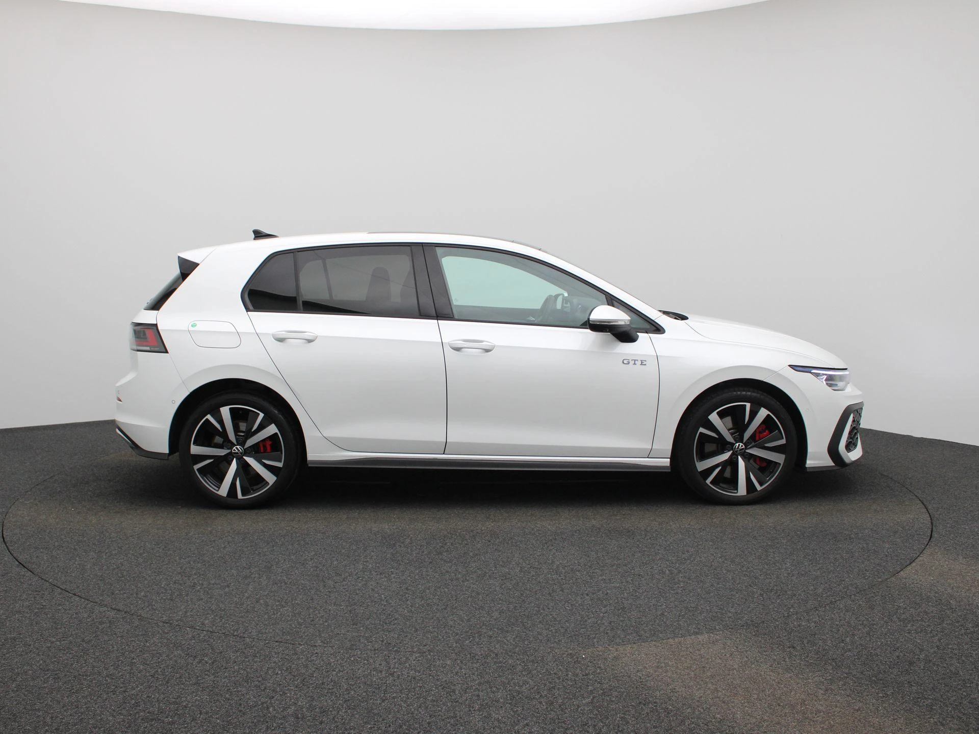Volkswagen-Golf-image-5