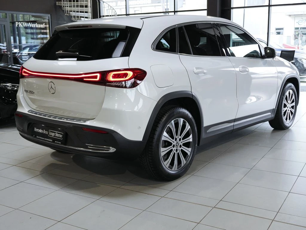 Mercedes-Benz-EQA 250+-image-5