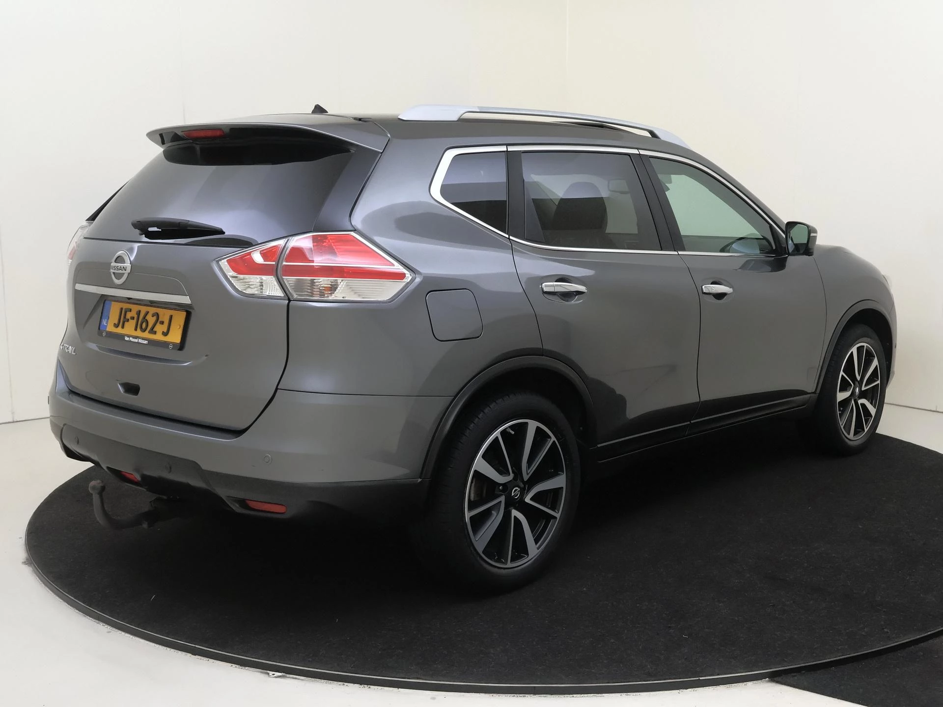 Nissan-X-Trail-image-3