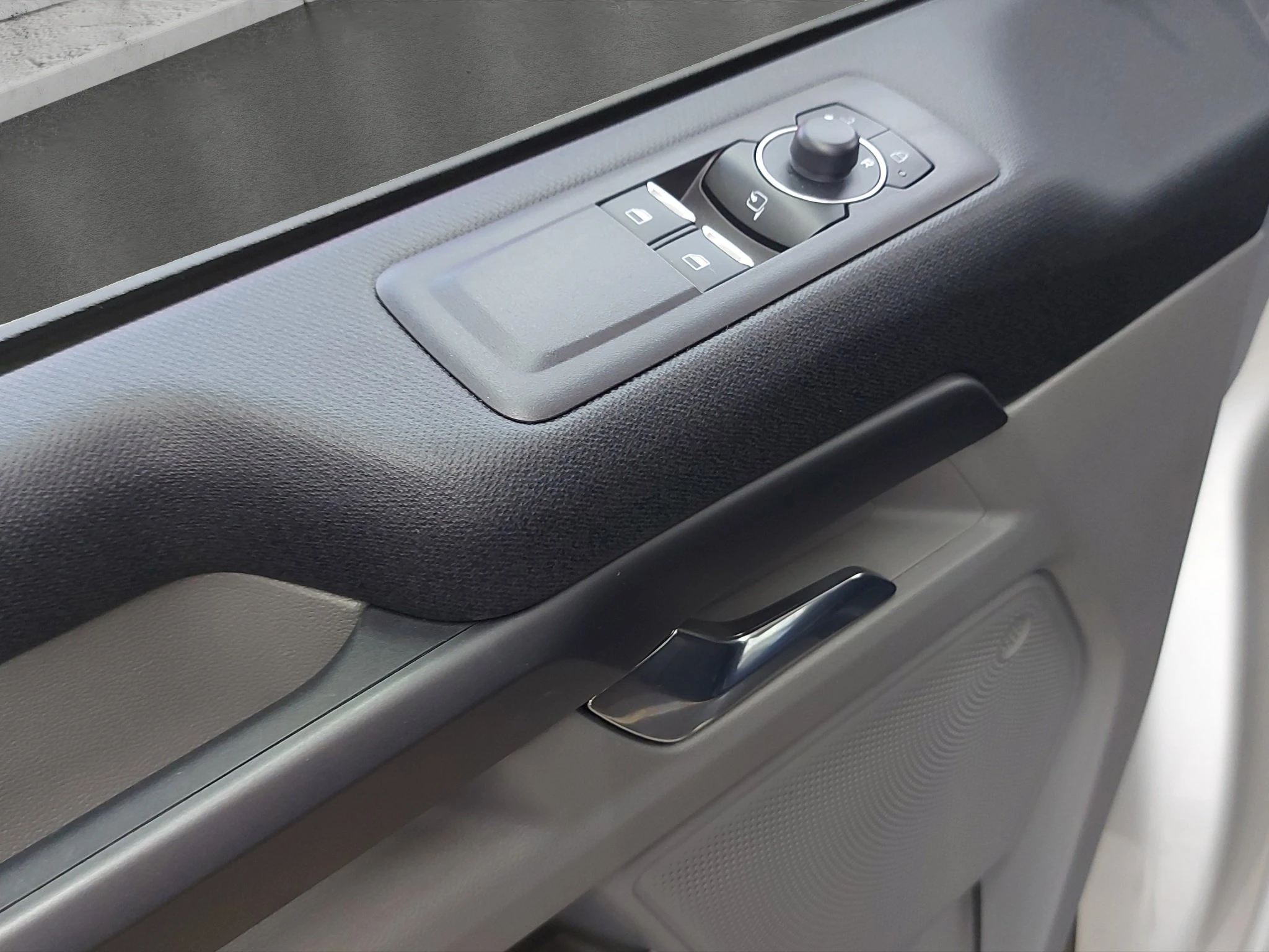 Ford-Tourneo Custom-image-16
