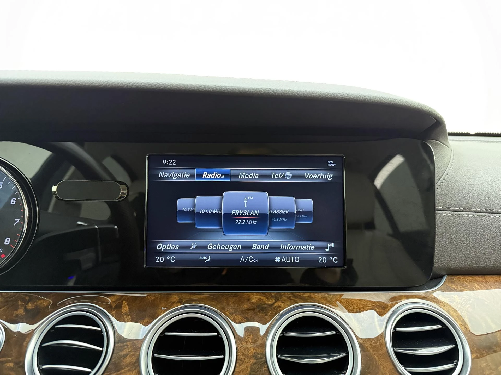 Mercedes-Benz-E-Klasse-image-24