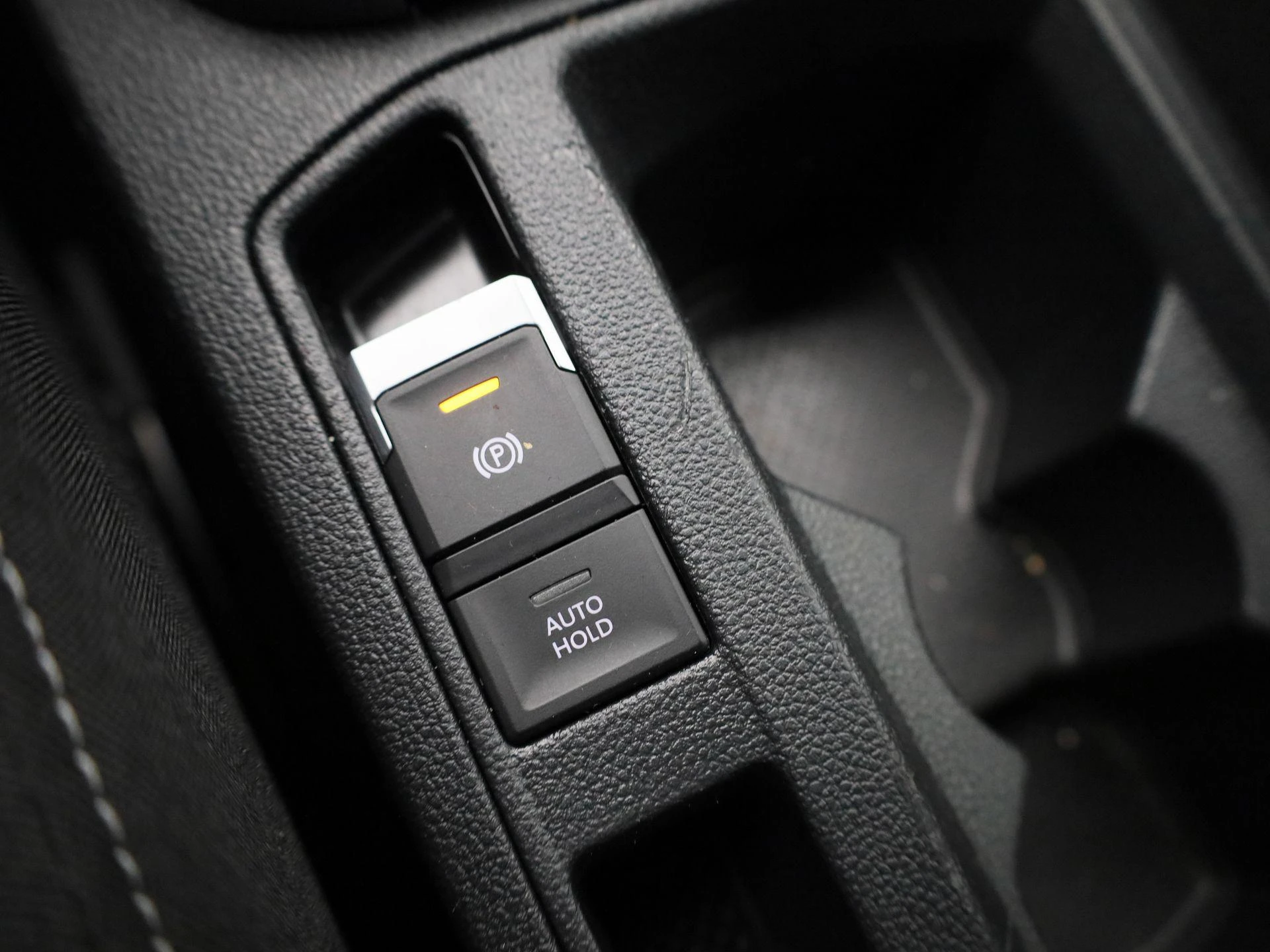 Volkswagen-T-Roc-image-26