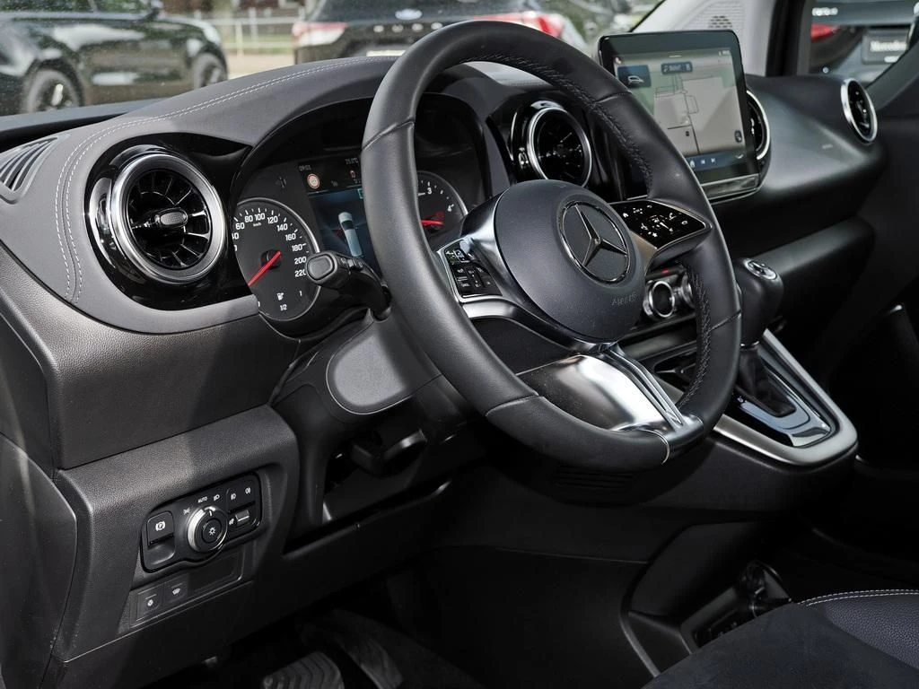 Mercedes-Benz-T-Klasse 180 d-image-9