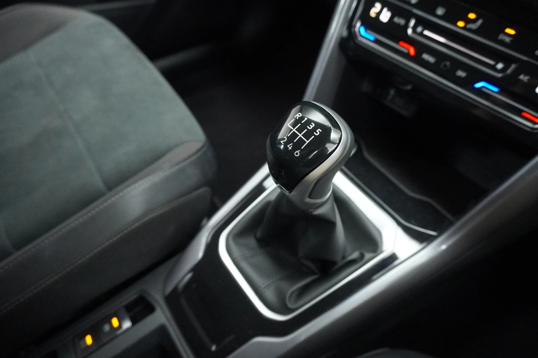 Volkswagen-T-Roc-image-30