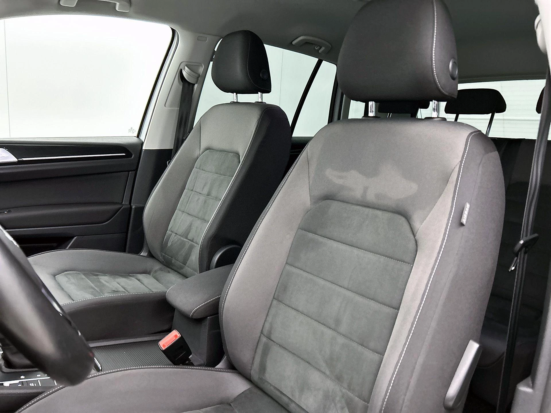 Volkswagen-Golf Sportsvan-image-27