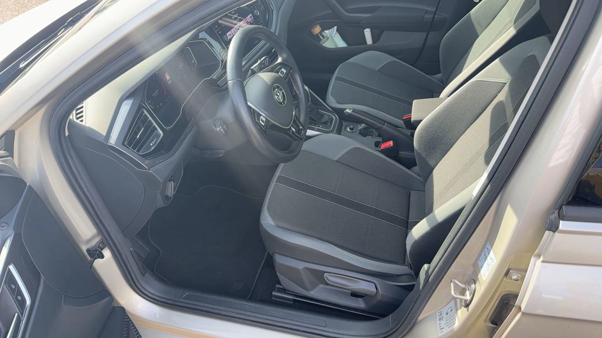 Volkswagen-Polo-image-15