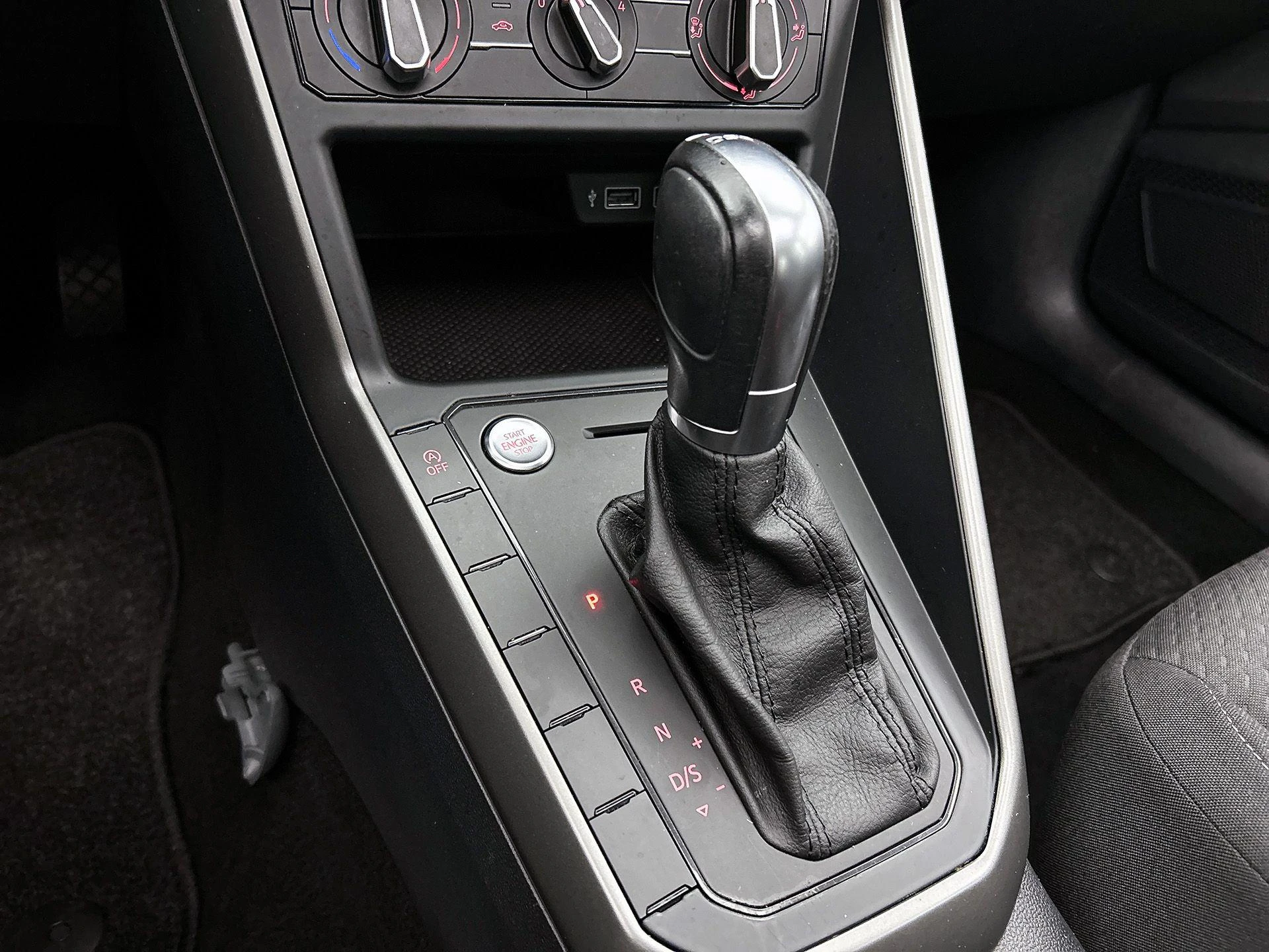 Volkswagen-Polo-image-8