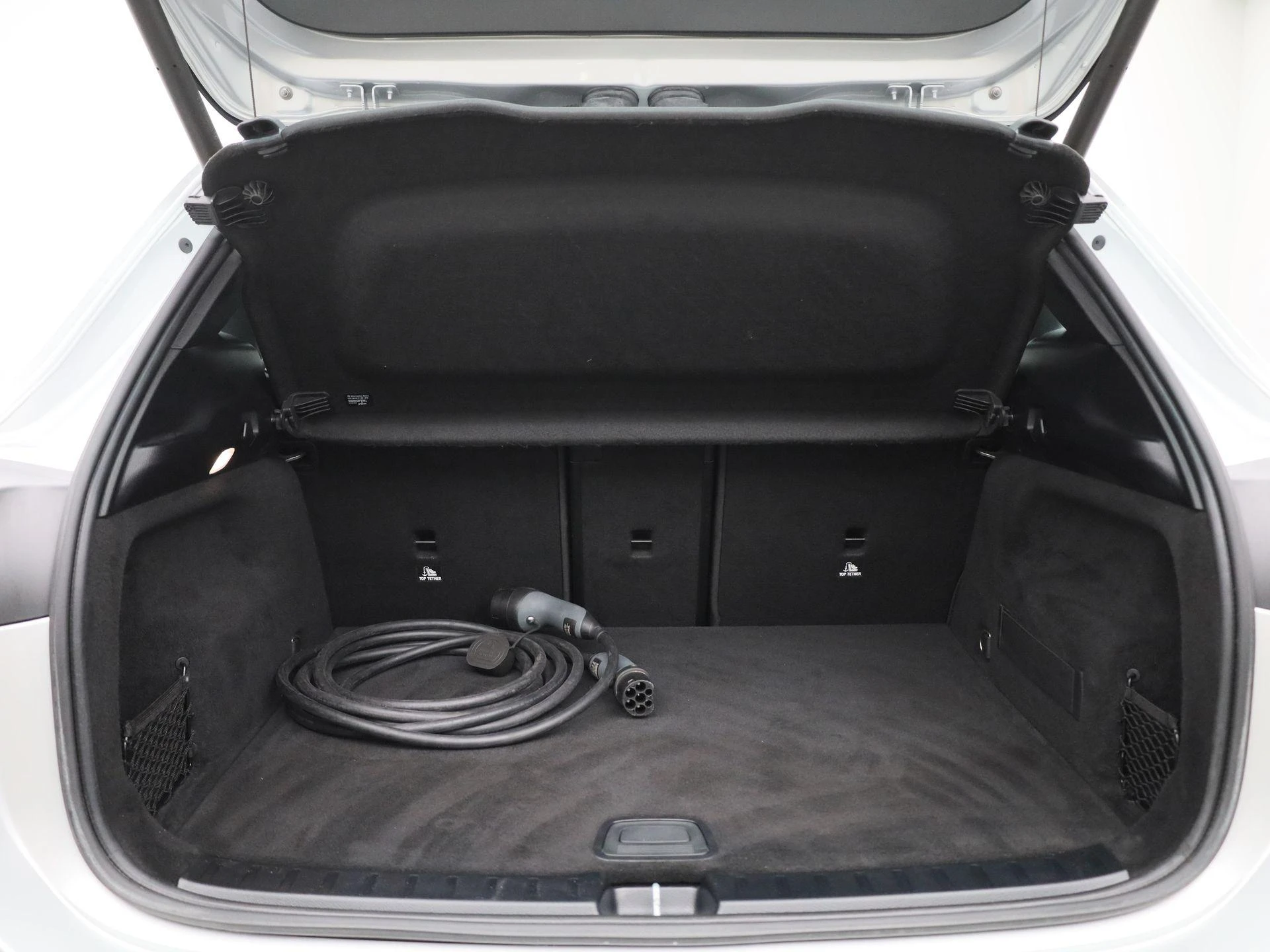 Mercedes-Benz-EQA-image-13