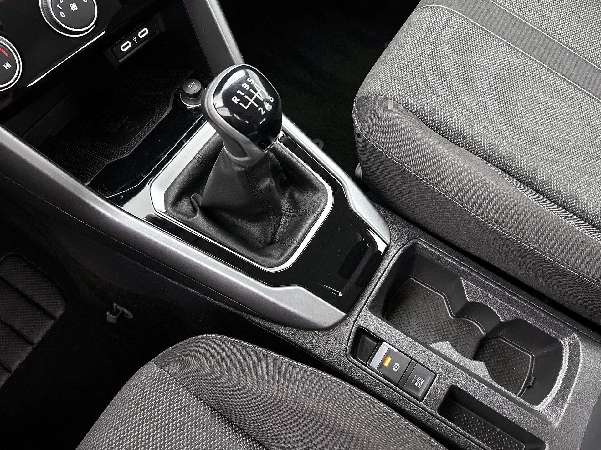 Volkswagen-T-Roc-image-24